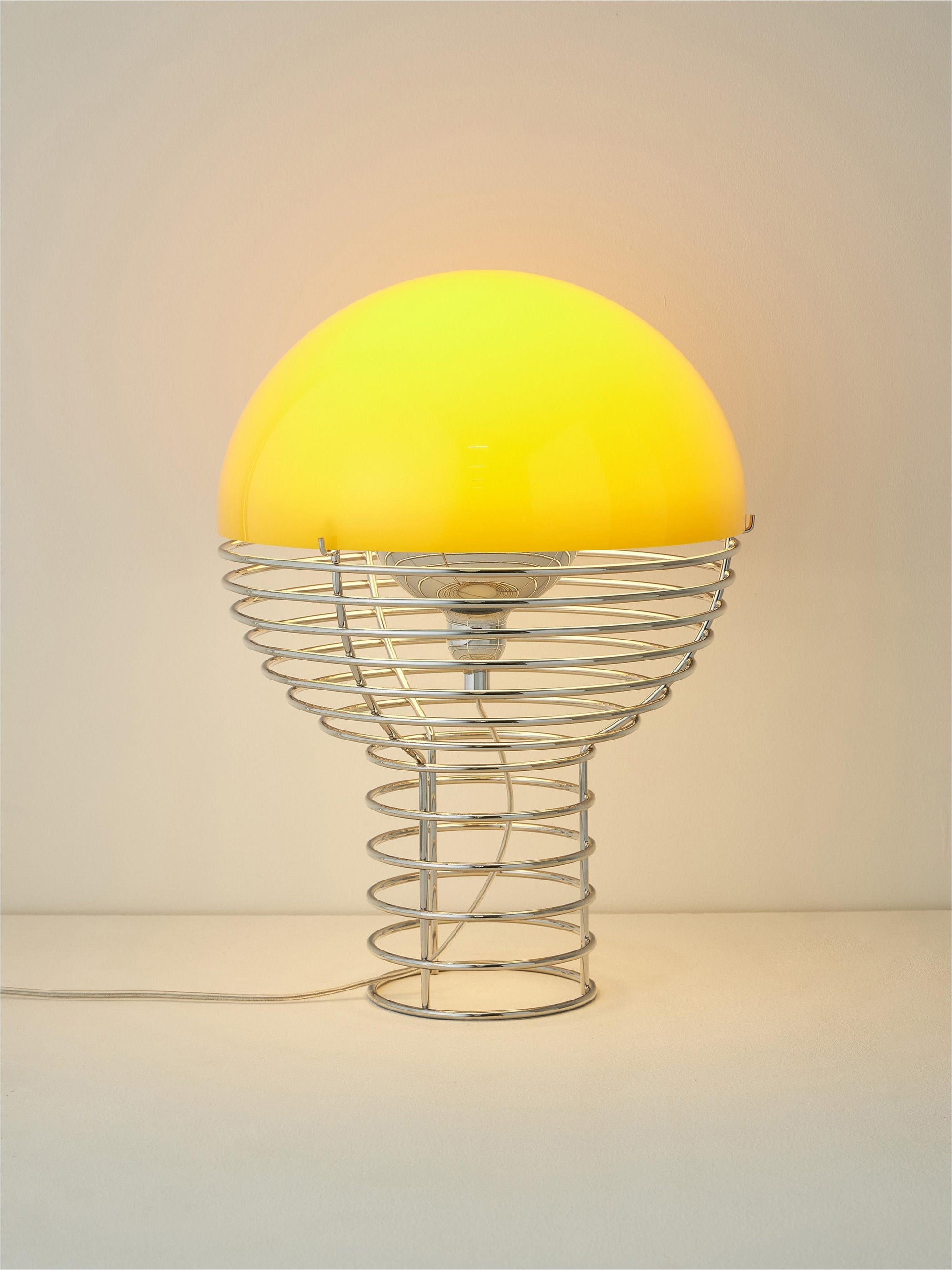 Lampe à poser Volmer, design Verner Panton - Argenté, jaune soleil
