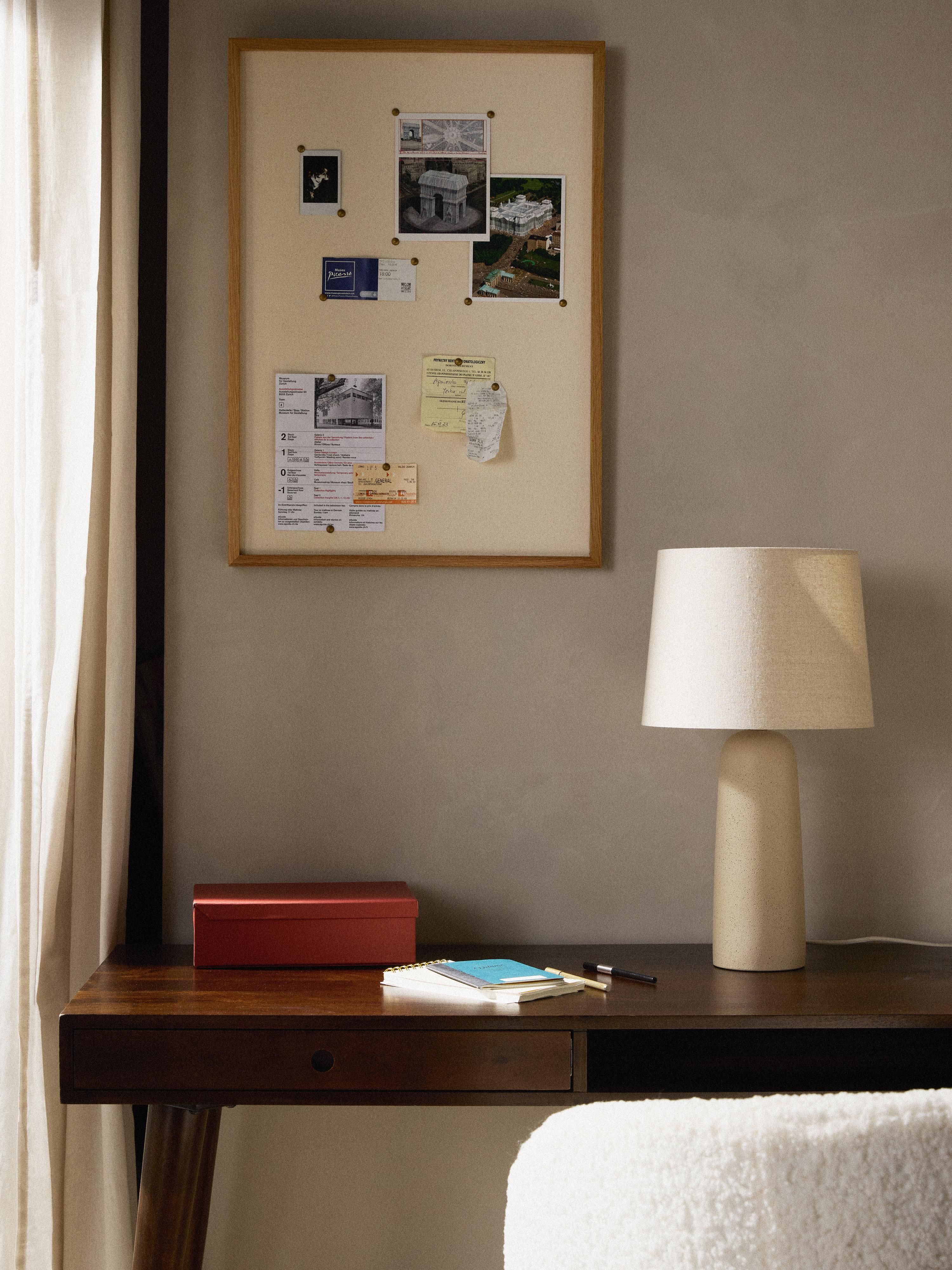 Grande lampe à poser en béton Braxton - Blanc crème, beige