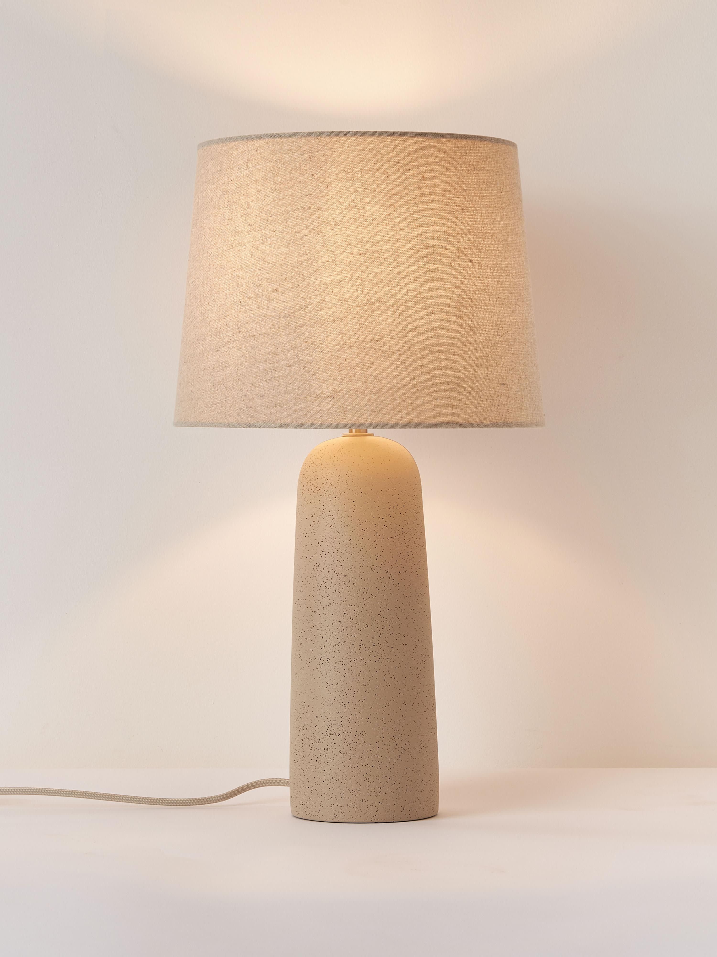 Grande lampe à poser en béton Braxton - Blanc crème, beige