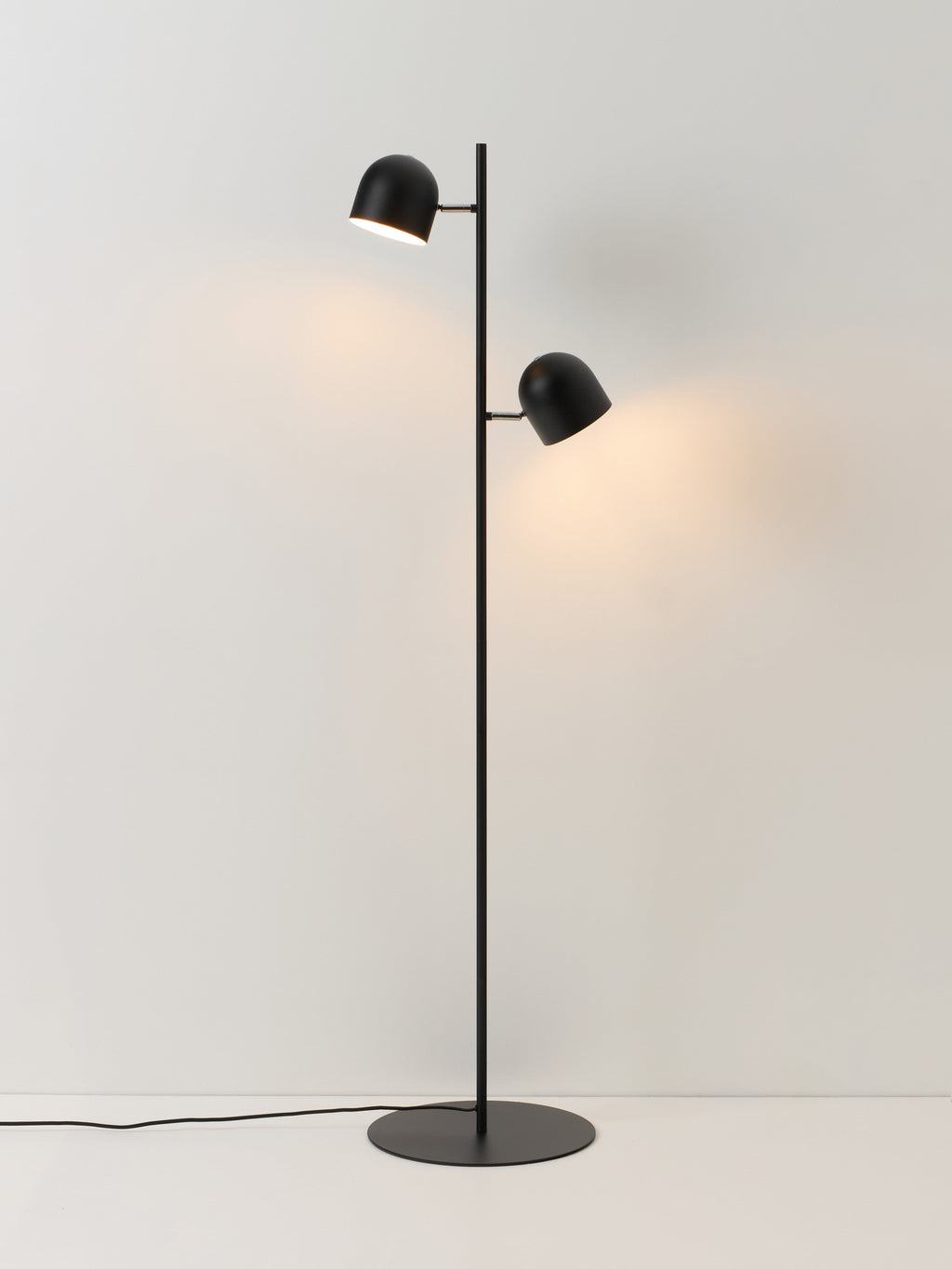 Lampadaire en métal Flyte - Noir