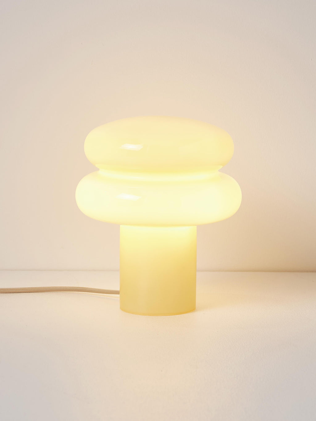 Petite lampe à poser en verre opalescent Hewitt - Jaune pâle
