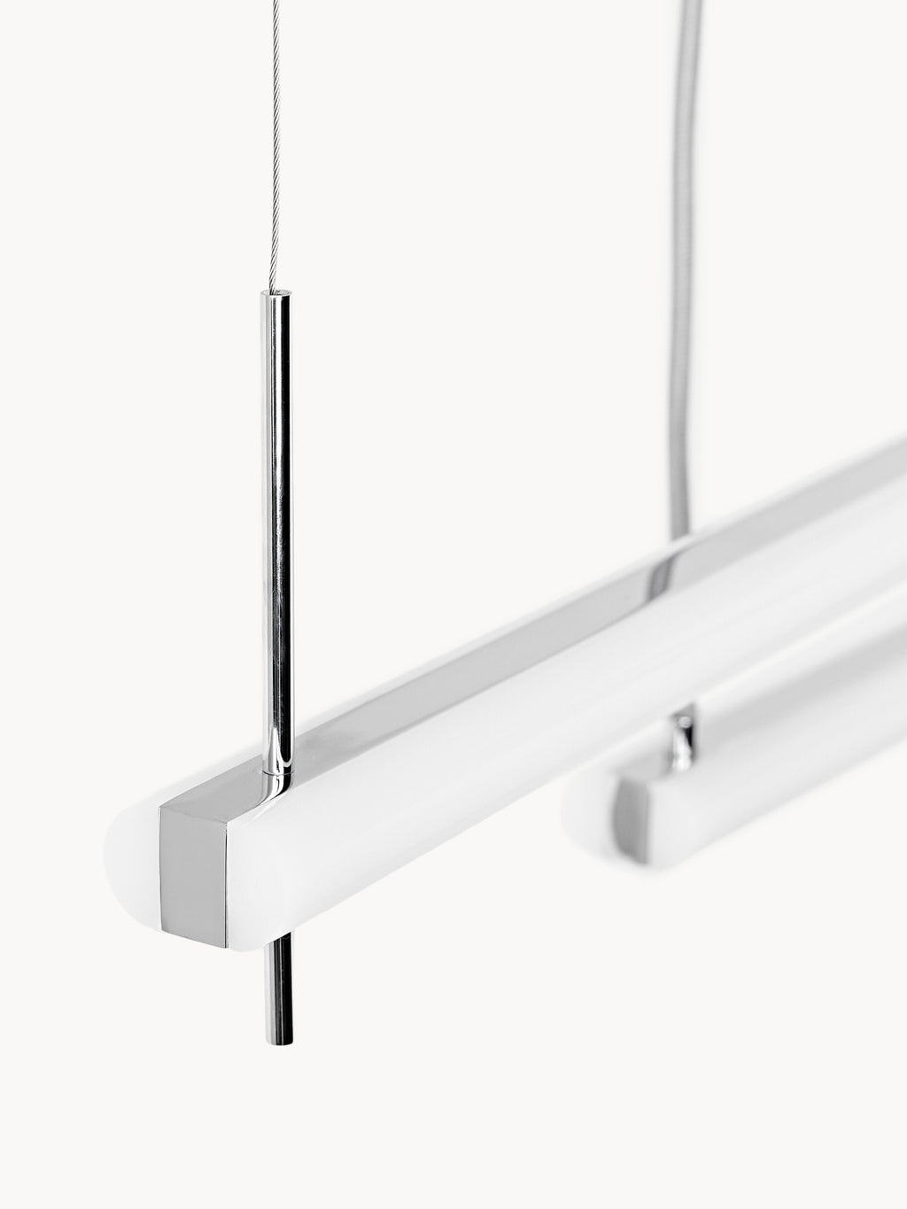 Suspension LED Evar - Abat-jour : blanc
Corps de lampe : couleur chrome