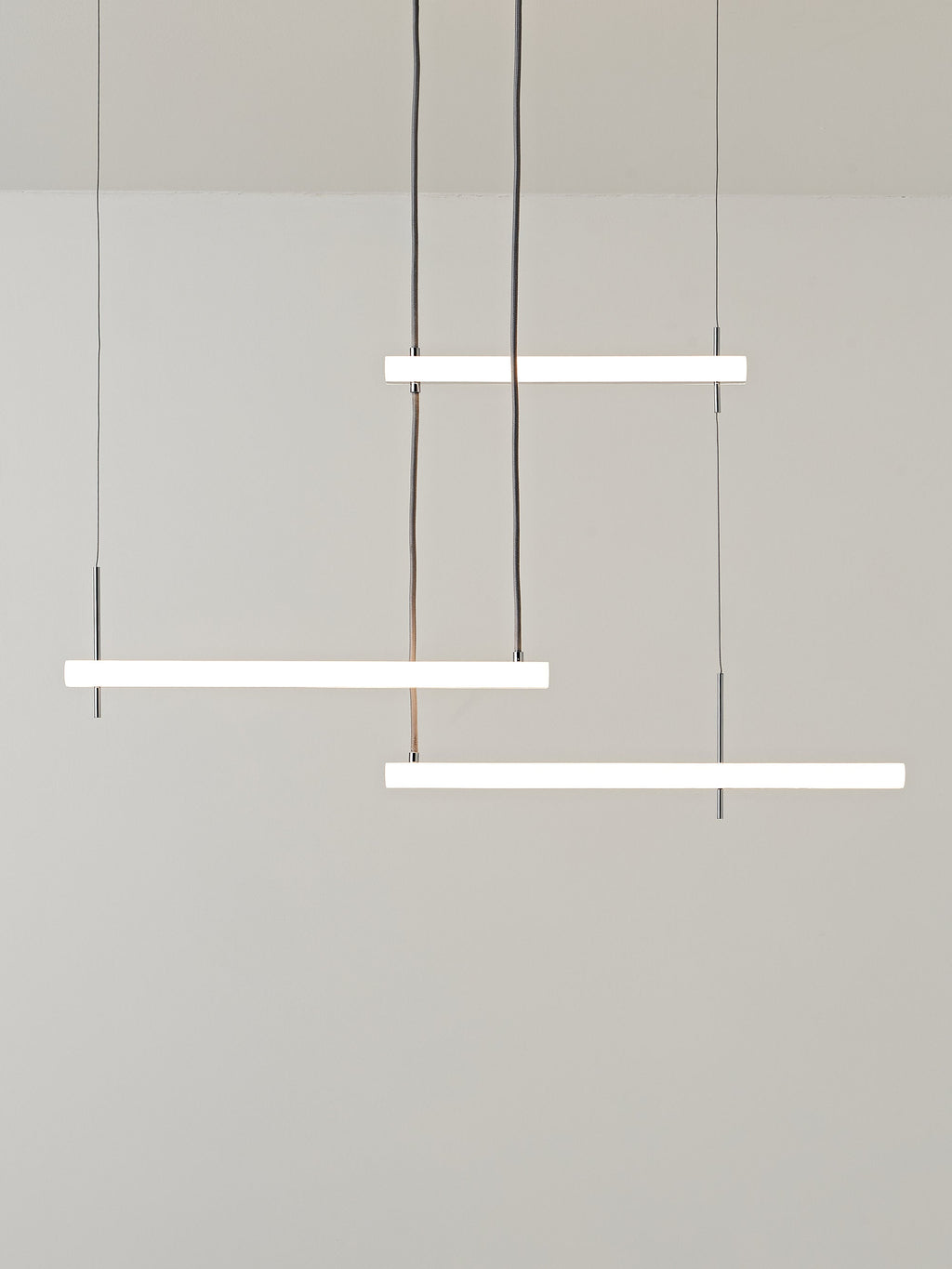 Suspension LED Evar - Abat-jour : blanc
Corps de lampe : couleur chrome