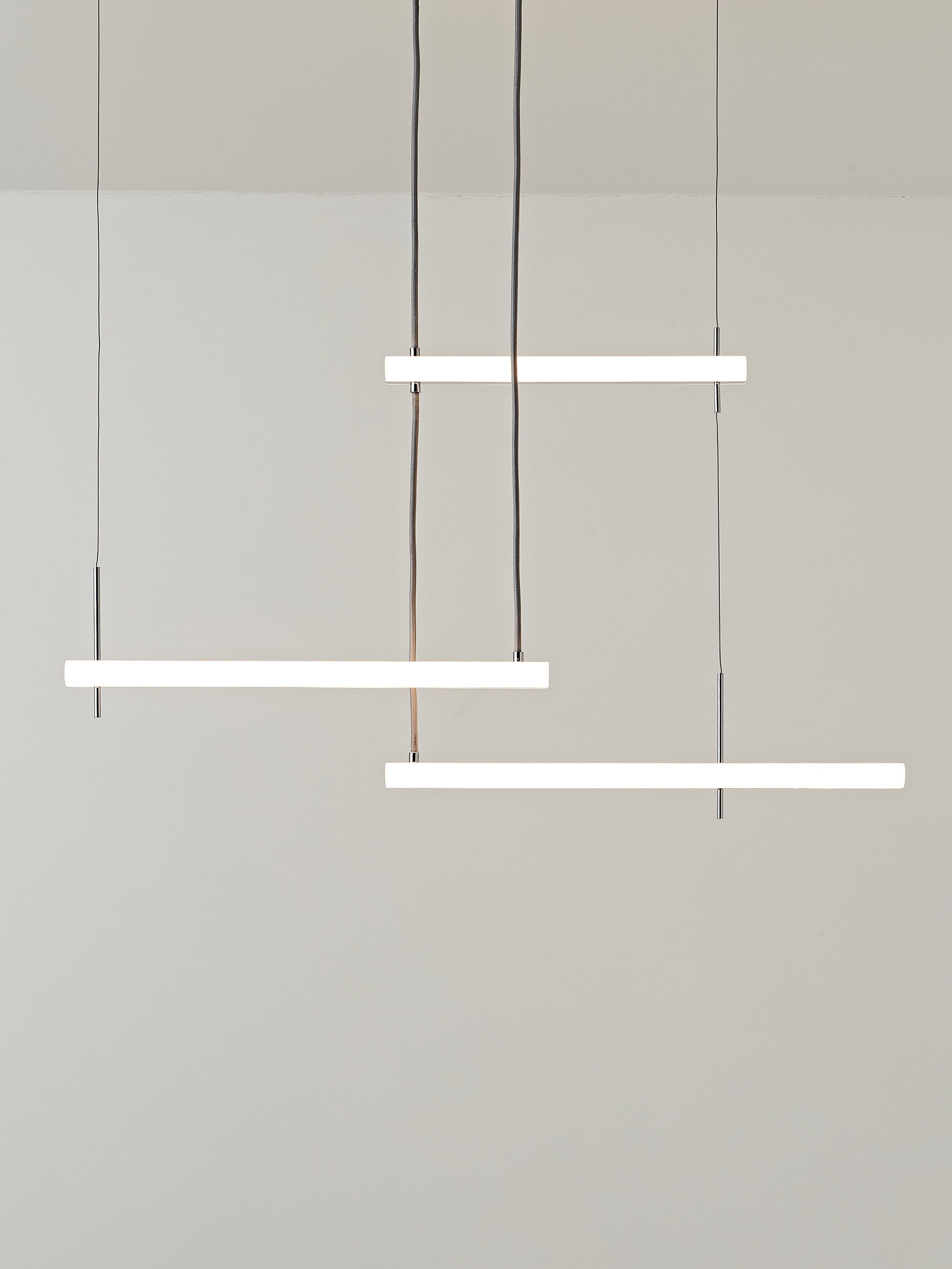 Suspension LED Evar - Abat-jour : blanc
Corps de lampe : couleur chrome