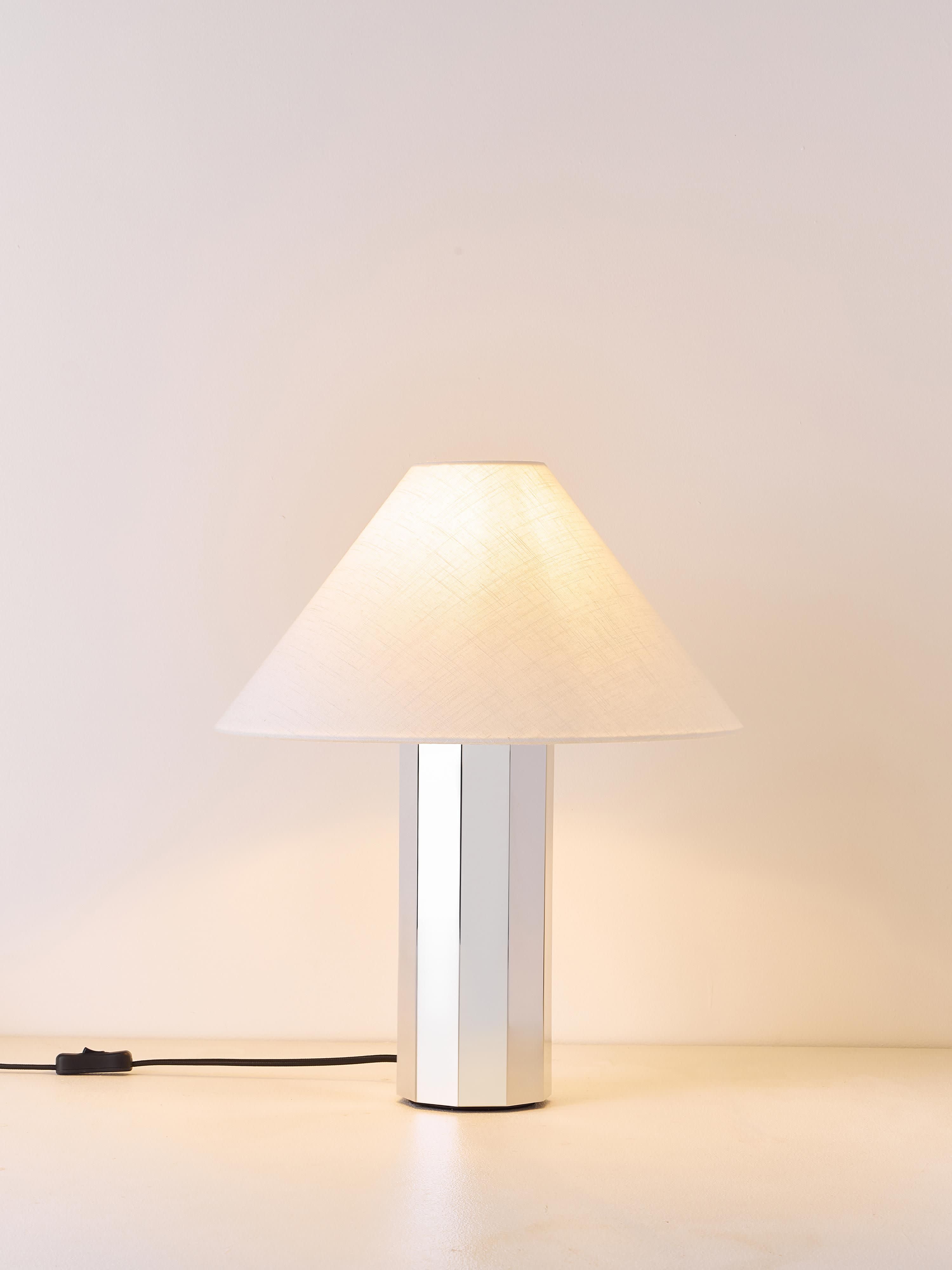Grande lampe à poser avec pied en métal Edric - Argenté, blanc