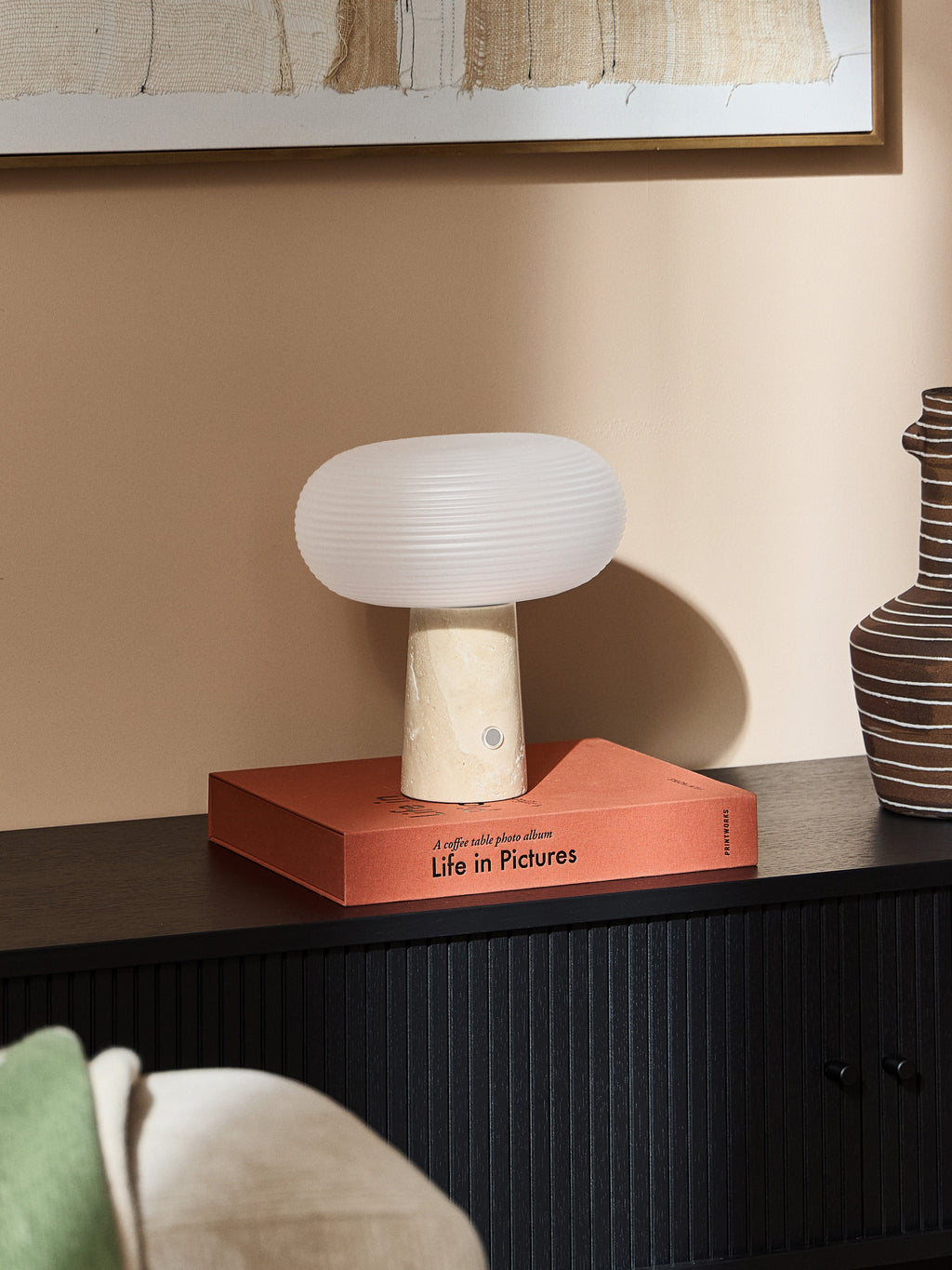 Lampe à poser LED portable avec pied en travertin Ashby, intensité ajustable - Travertin beige, blanc