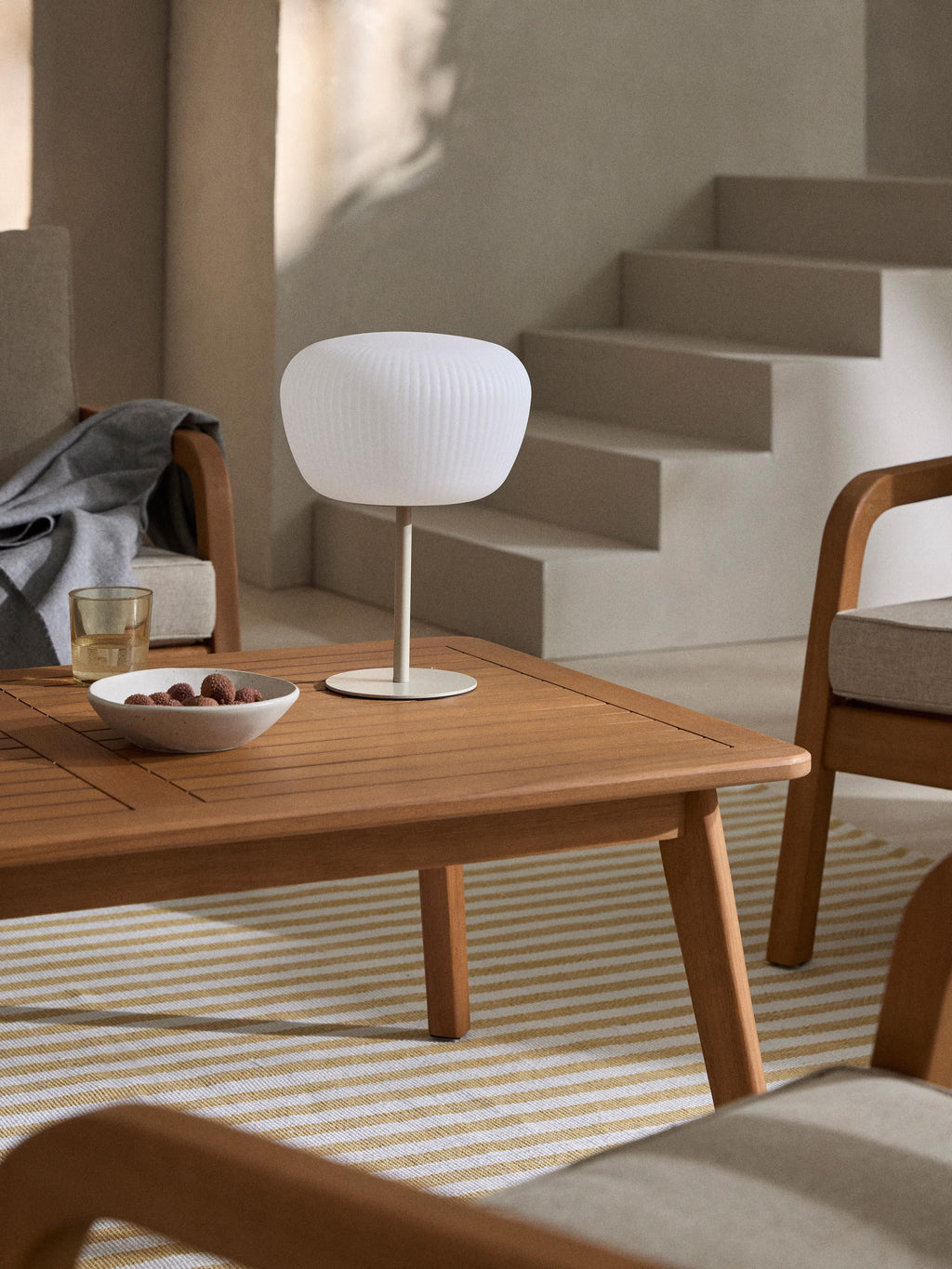 Lampe à poser mobile de jardin Holte, intensité ajustable - Blanc, beige clair