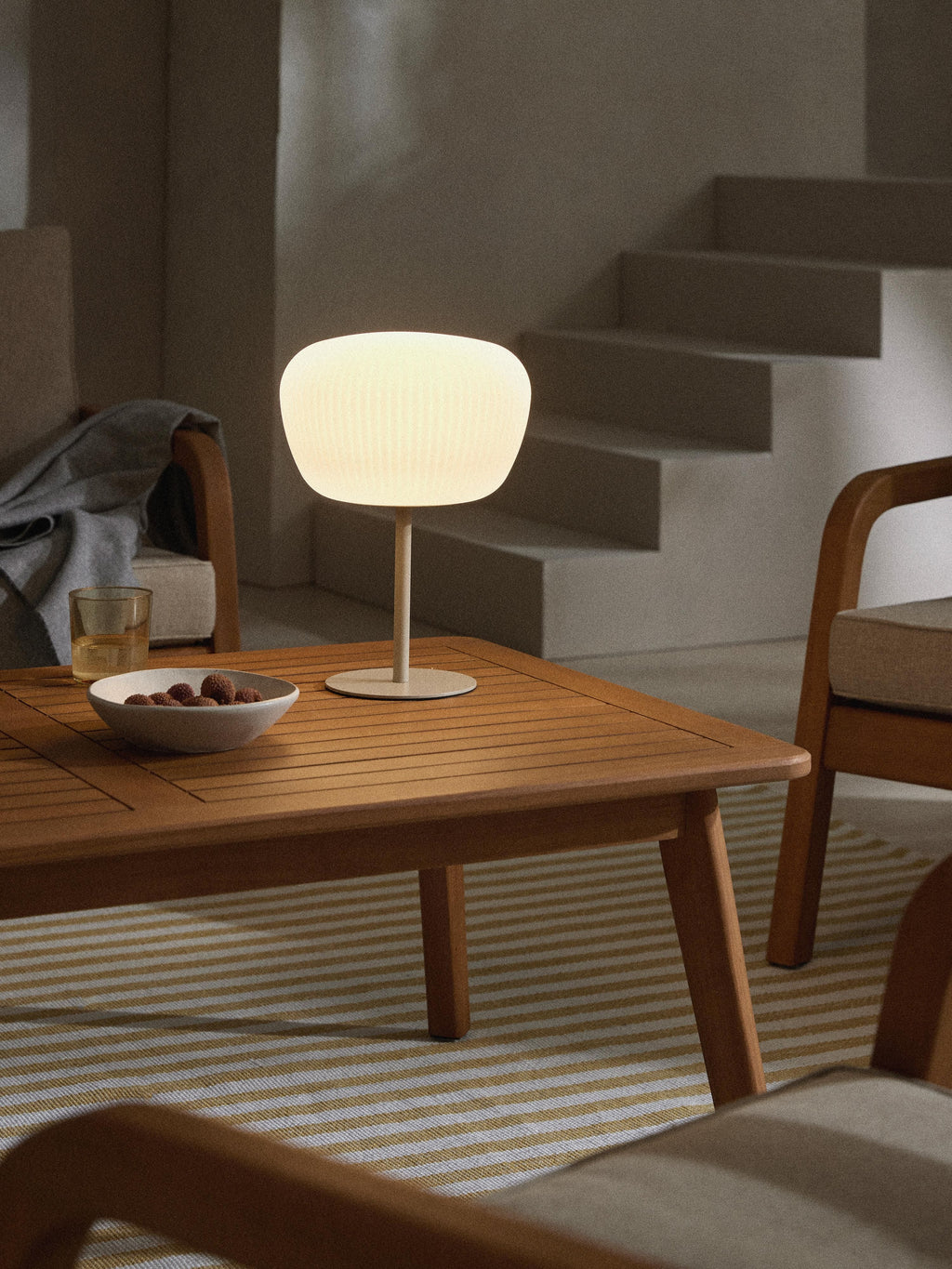 Lampe à poser mobile de jardin Holte, intensité ajustable - Blanc, beige clair