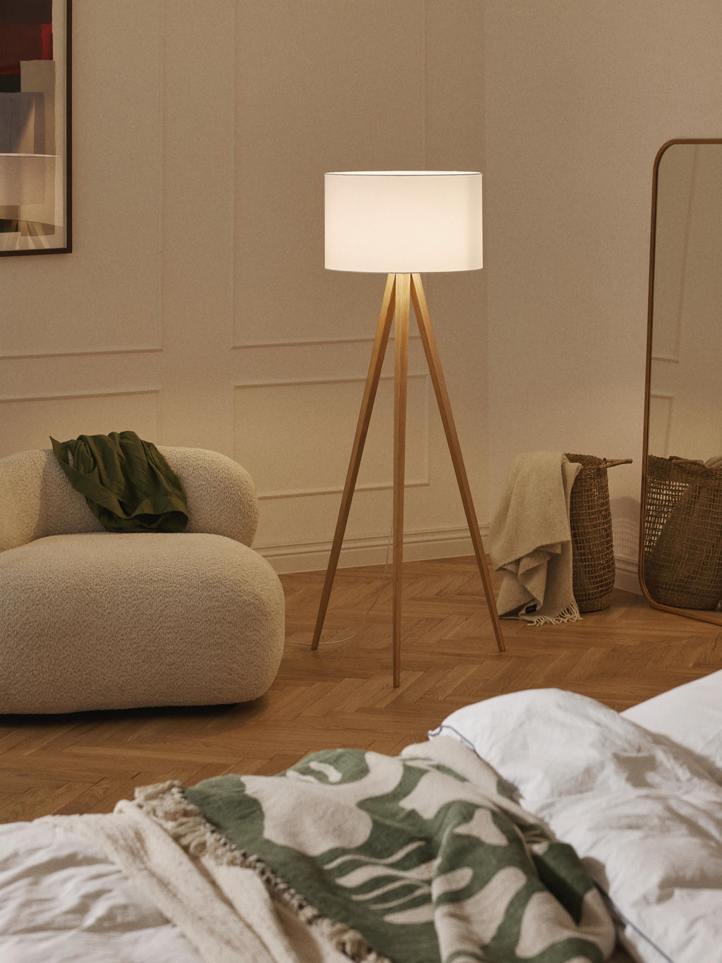 Lampadaire trépied en bois massif Garth - Tissu blanc, frêne clair