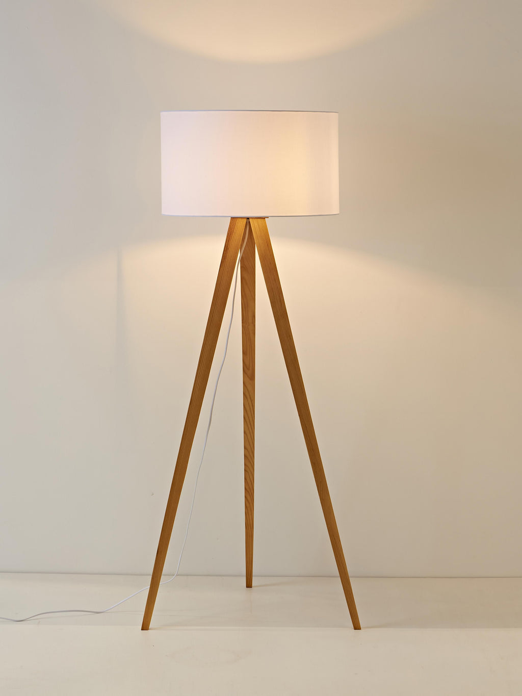 Lampadaire trépied en bois massif Garth - Tissu blanc, frêne clair