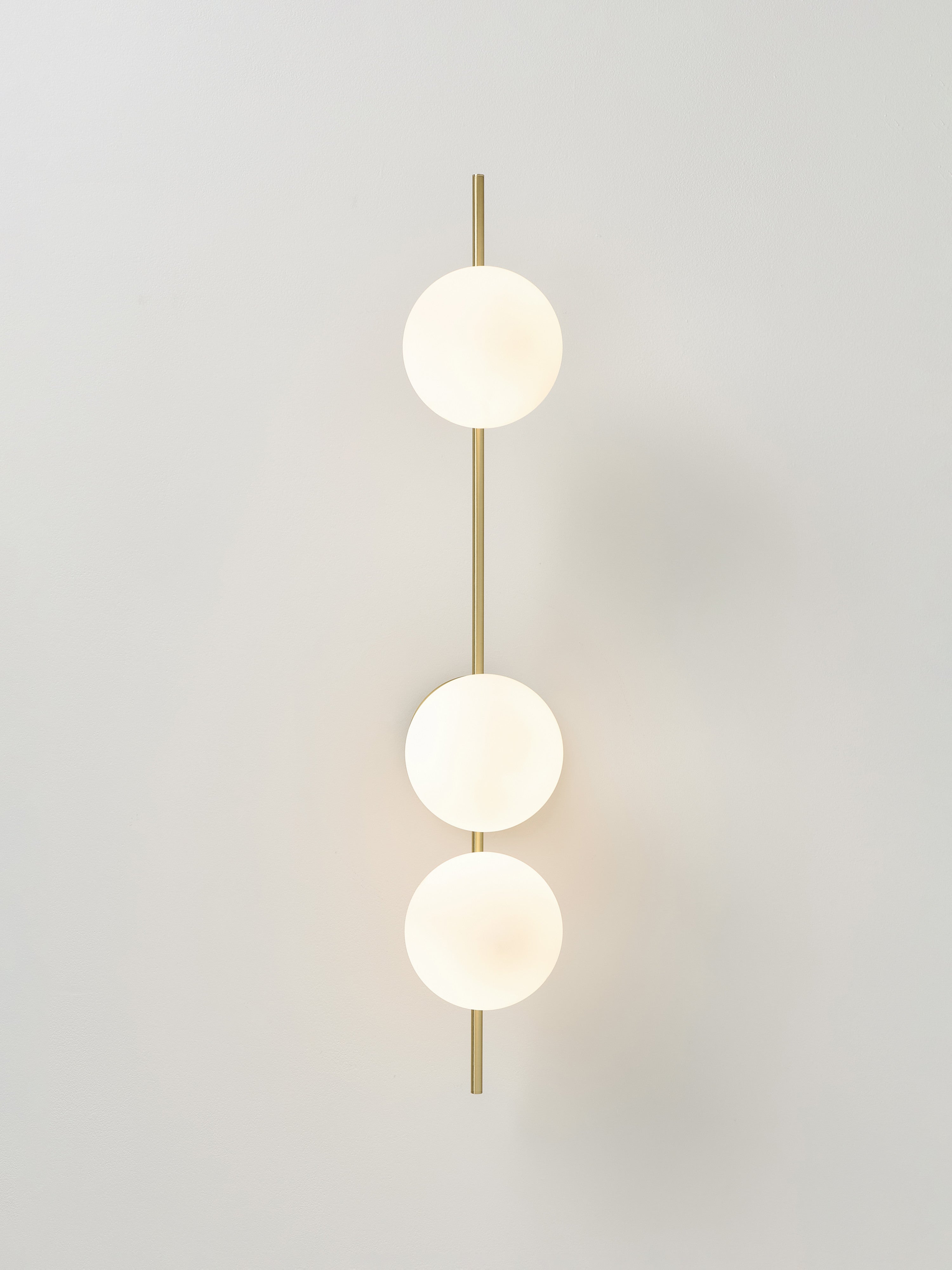 Applique murale boule en verre opalescent Niilo - Blanc, doré