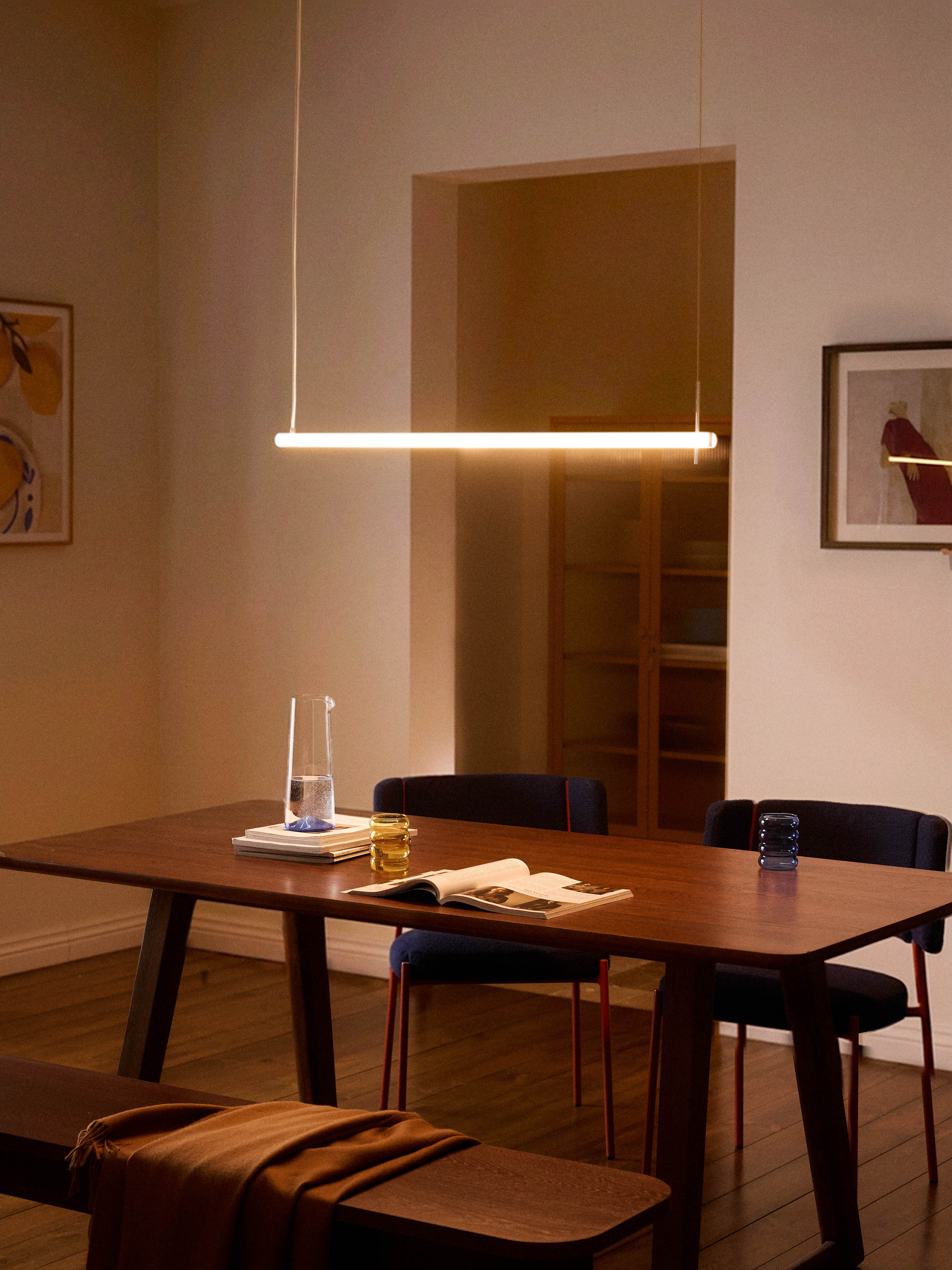 Grande suspension LED Evar - Abat-jour : blanc
Corps de lampe : couleur chrome