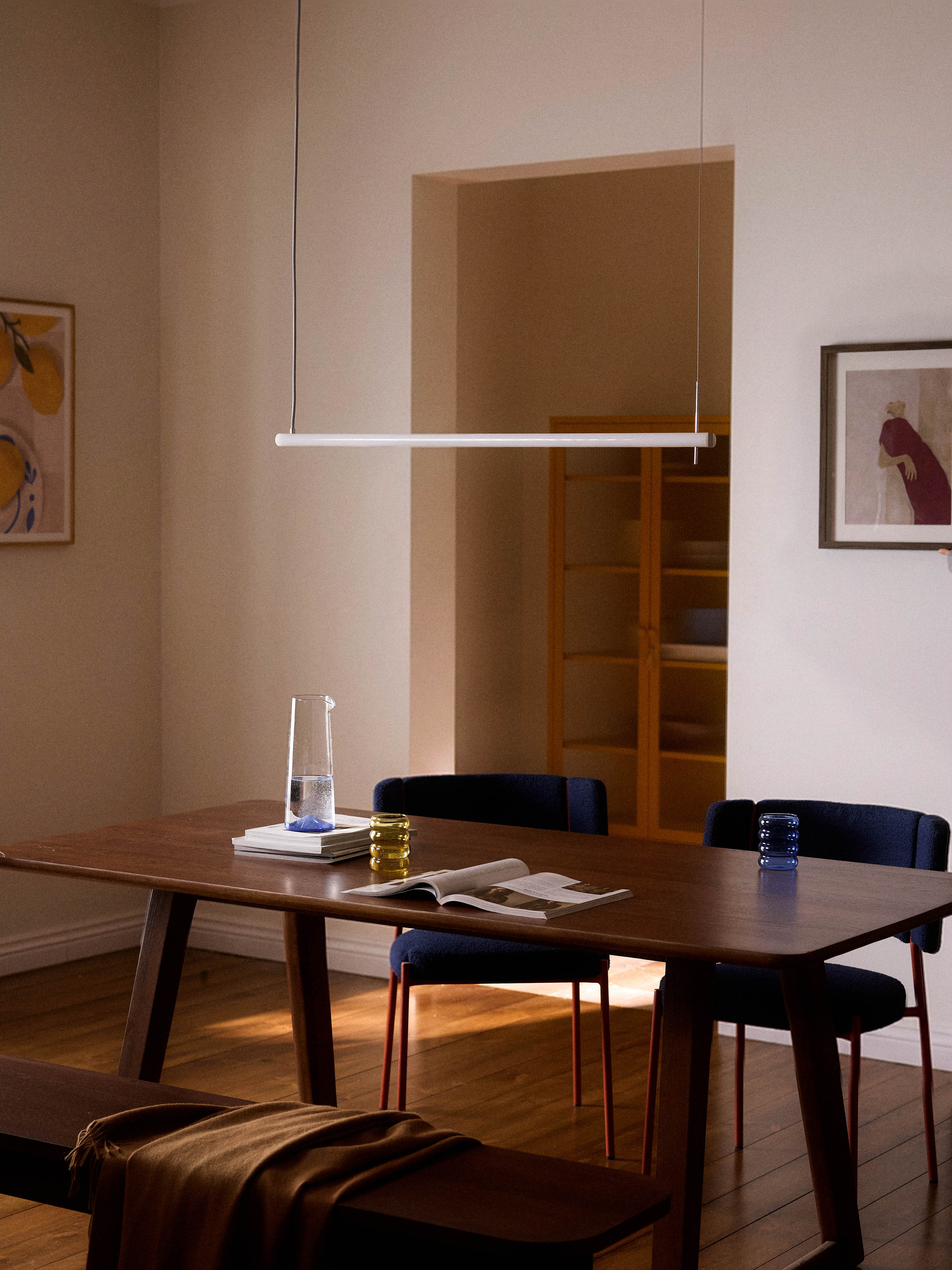 Grande suspension LED Evar - Abat-jour : blanc
Corps de lampe : couleur chrome