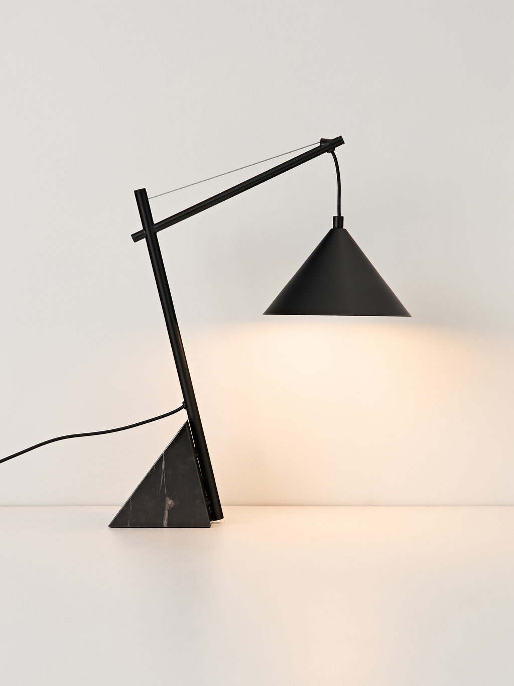 Lampe à poser avec pied en marbre Langston - Noir, noir marbré