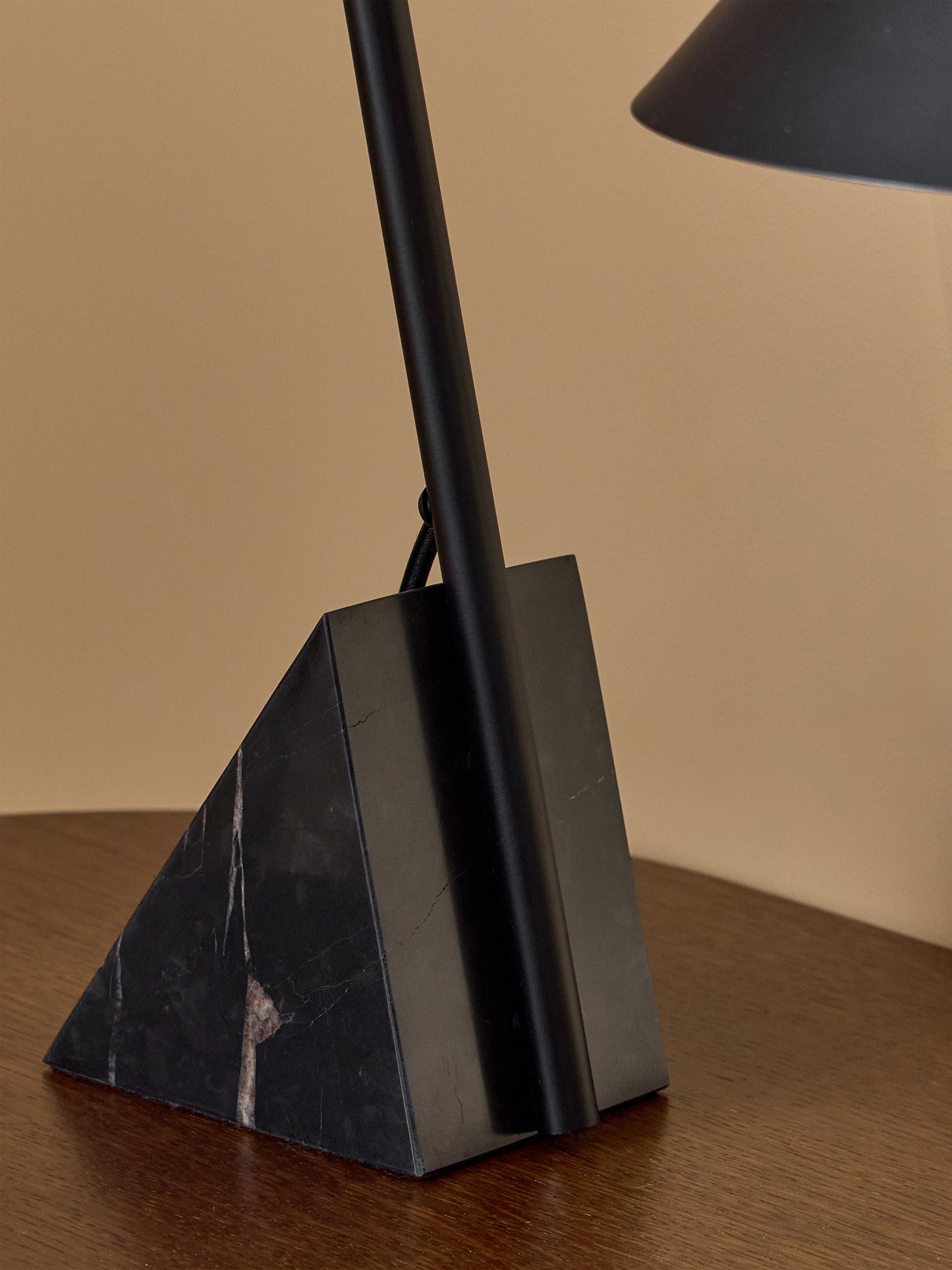 Lampe à poser avec pied en marbre Langston - Noir, noir marbré