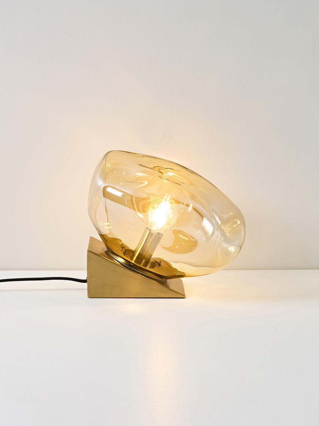 Petite lampe à poser en verre Kol - Brun clair, laiton