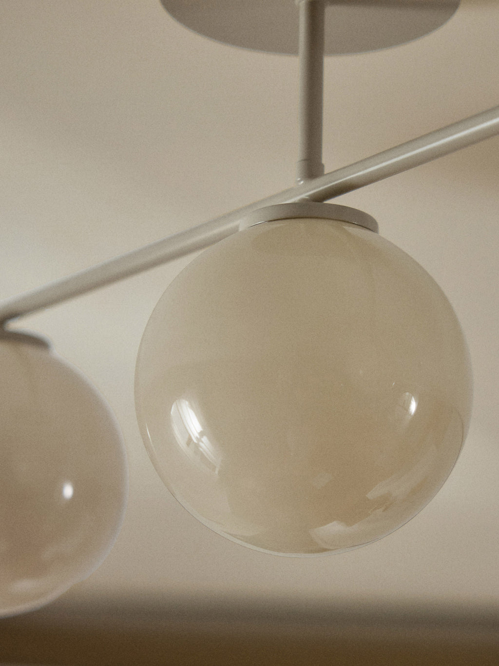 Applique murale boule en verre opalescent Niilo - Blanc cassé, beige clair