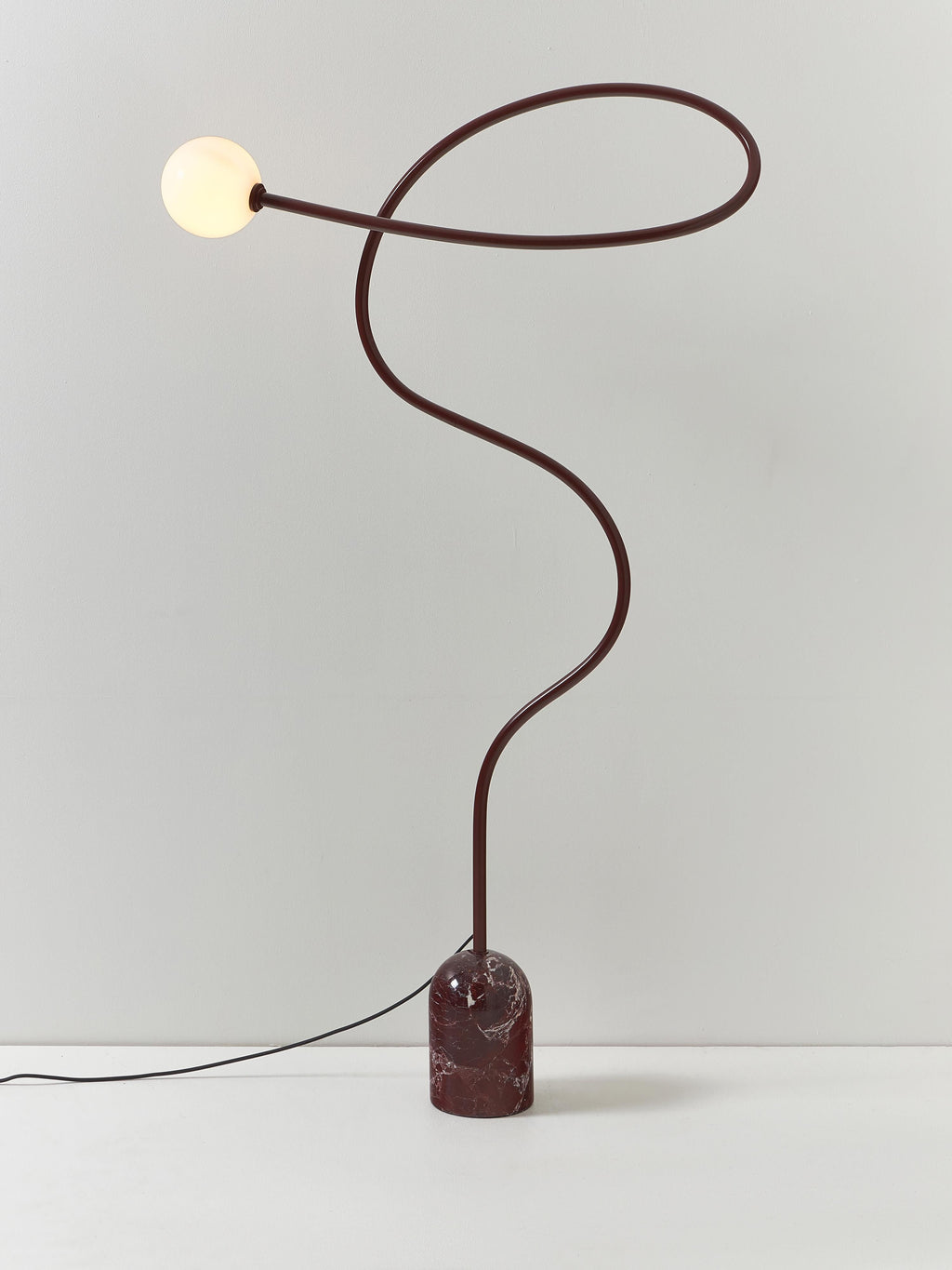 Lampadaire avec pied en marbre Akseli - Lie de vin, marbré