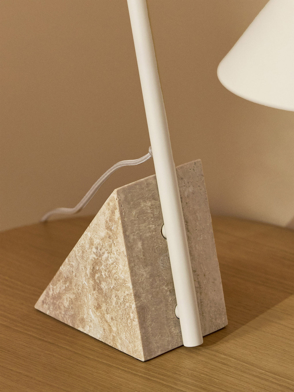 Lampe à poser avec pied en travertin Langston - Beige clair, travertin beige