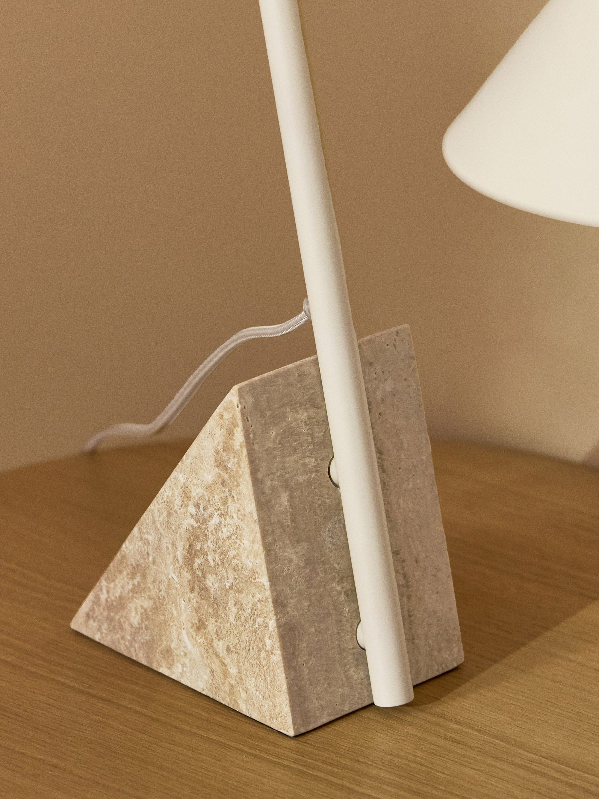 Lampe à poser avec pied en travertin Langston - Beige clair, travertin beige
