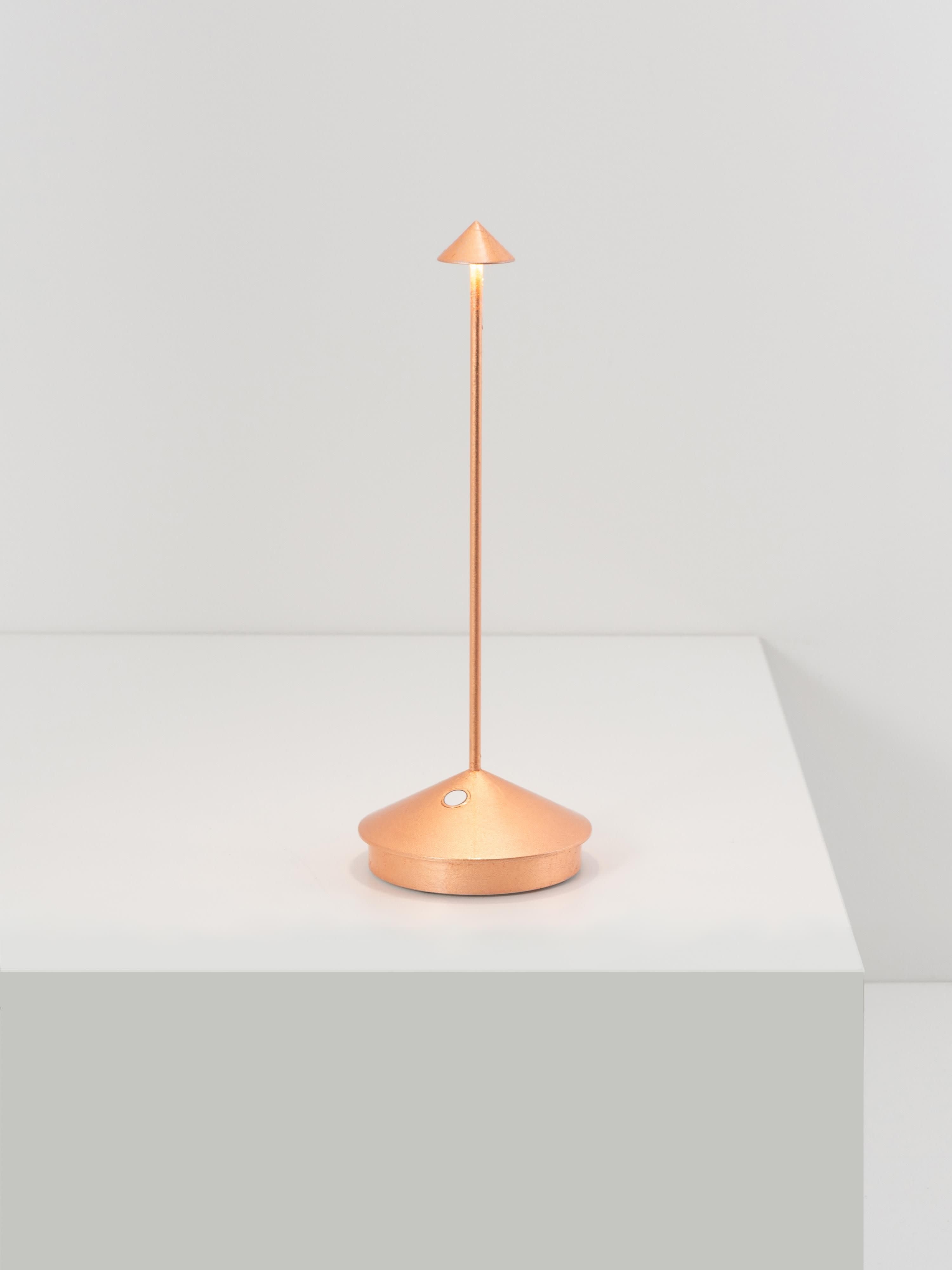 Petite lampe à poser LED mobile Frejlif, intensité ajustable - Tons cuivre