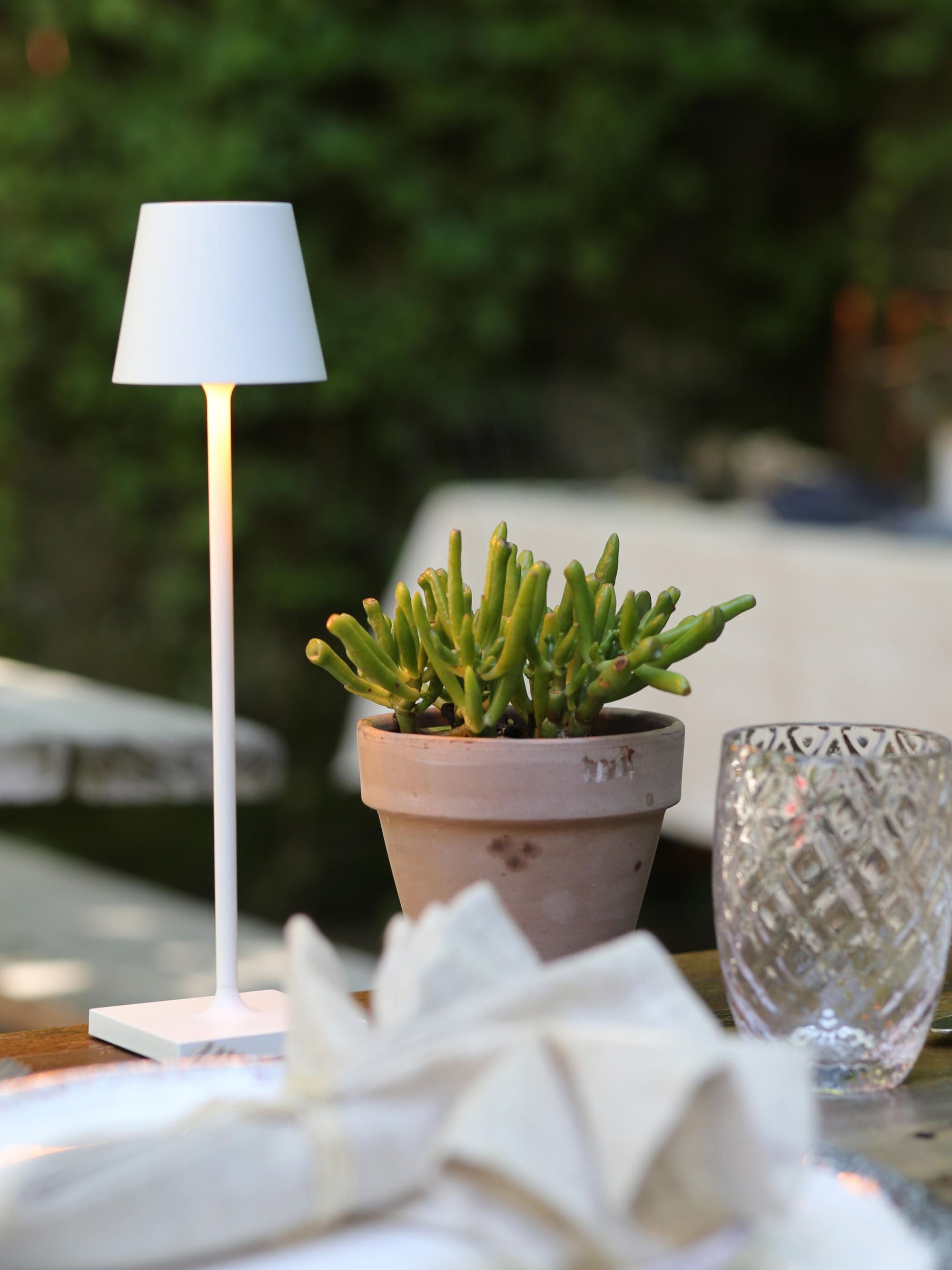 Lampe à poser LED mobile Athos, intensité ajustable - Blanc, mat