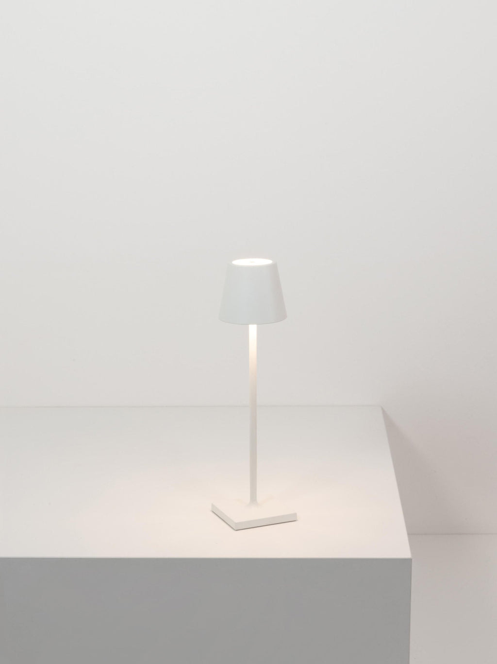 Lampe à poser LED mobile Athos, intensité ajustable - Blanc, mat
