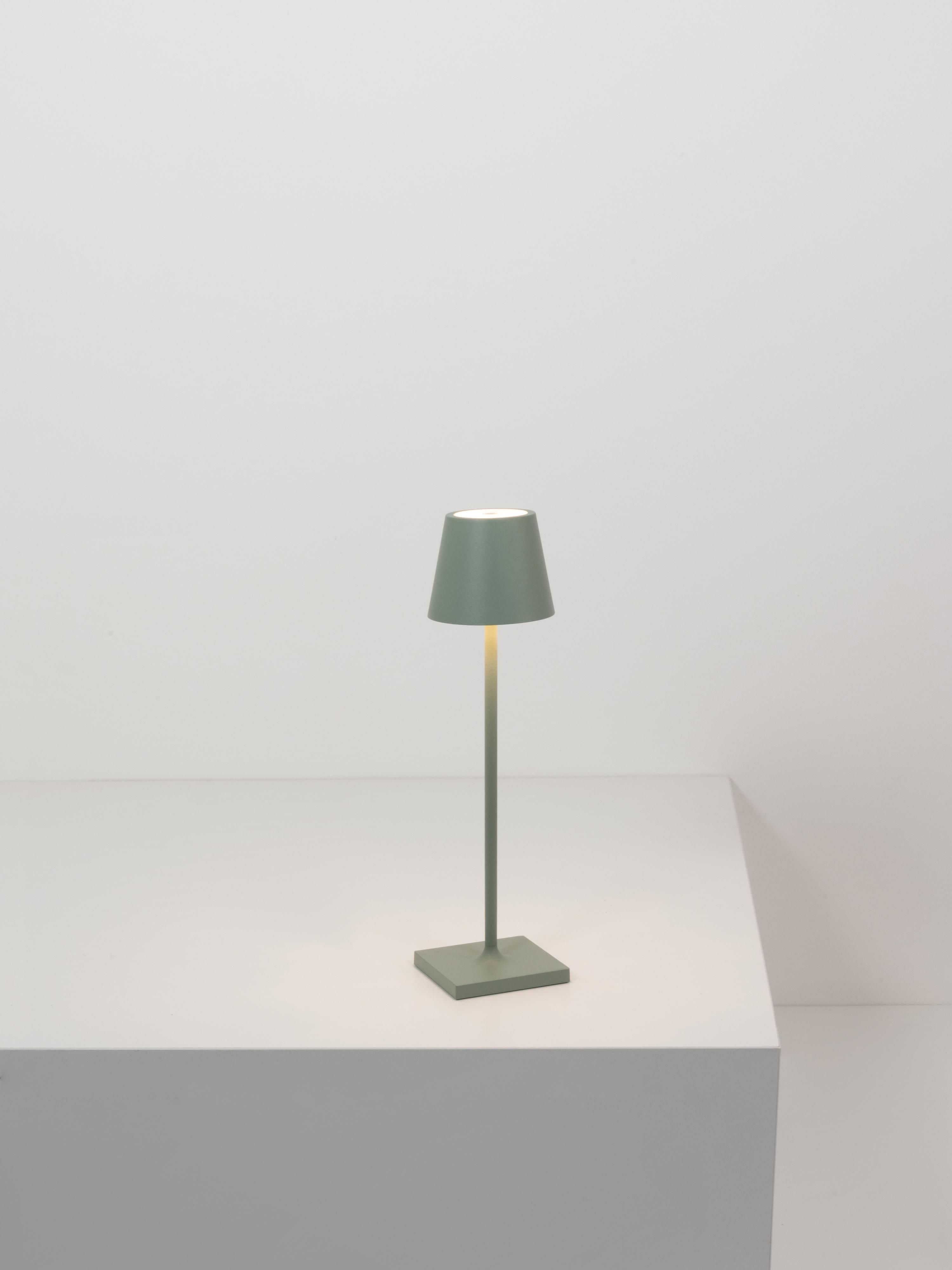 Lampe à poser LED mobile Athos, intensité ajustable - Vert sauge, mat