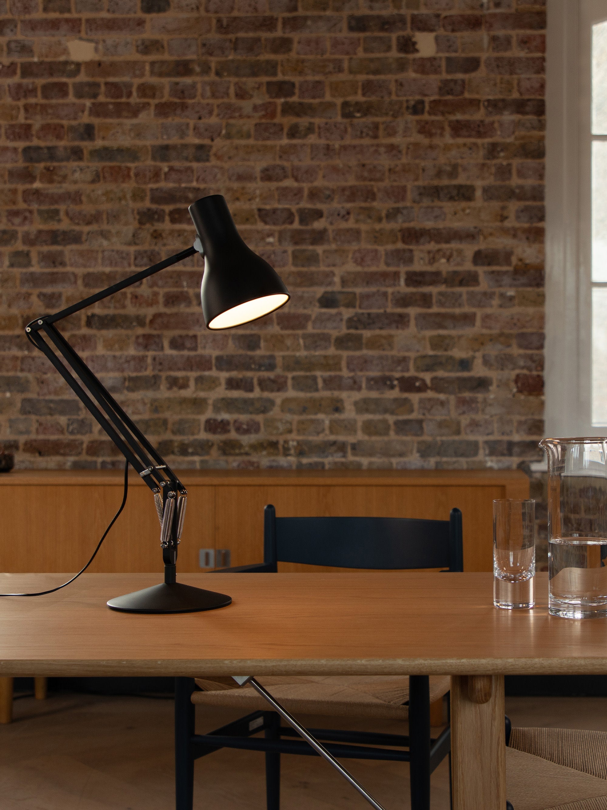 Grande lampe de bureau LED Eskild - Noir