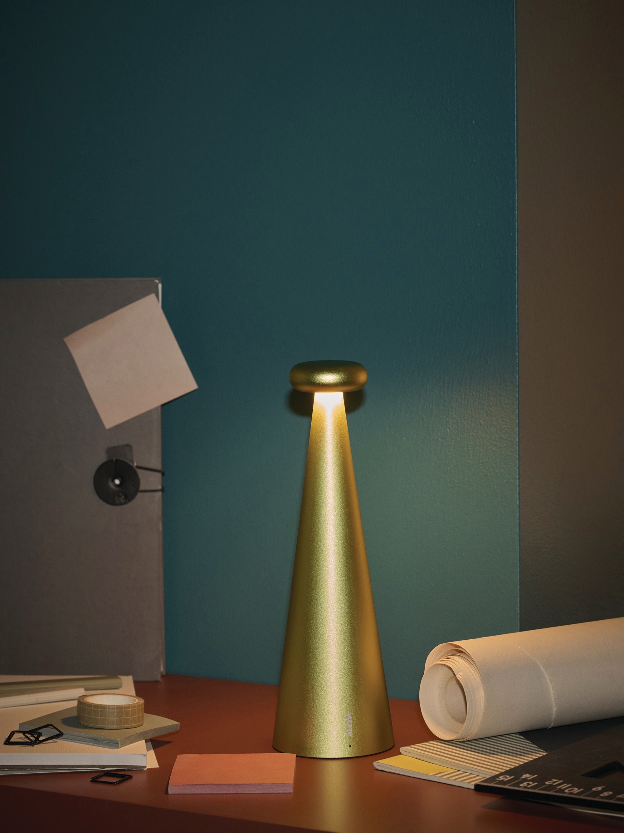 Lampe à poser LED portable Otway, intensité ajustable - Vert clair