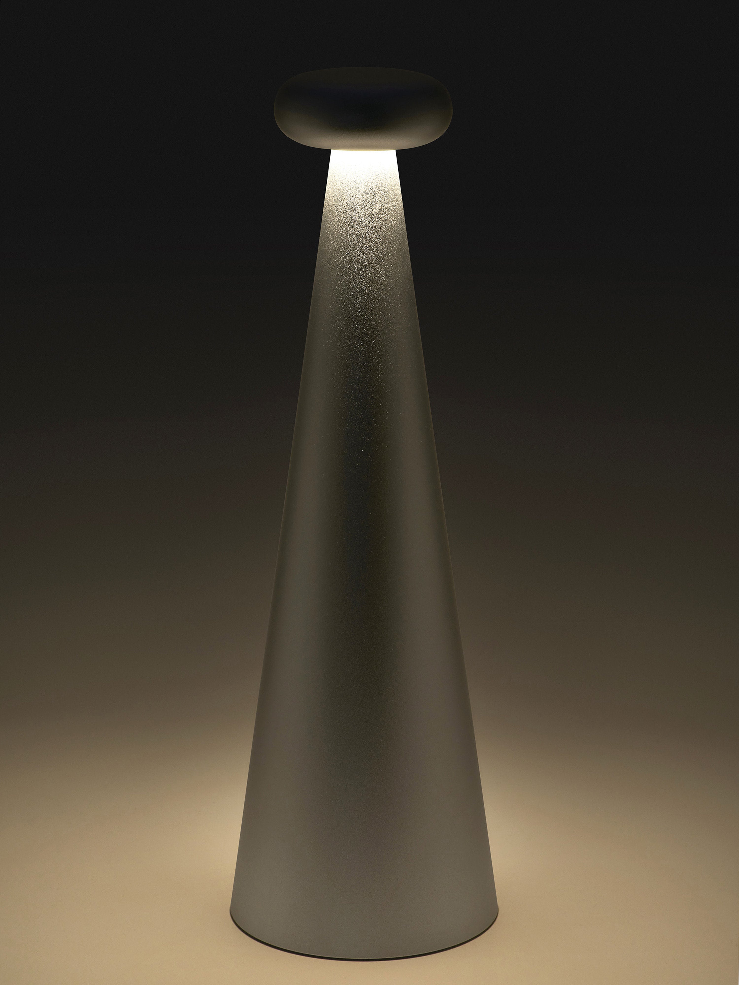 Lampe à poser LED portable Otway, intensité ajustable - Argenté