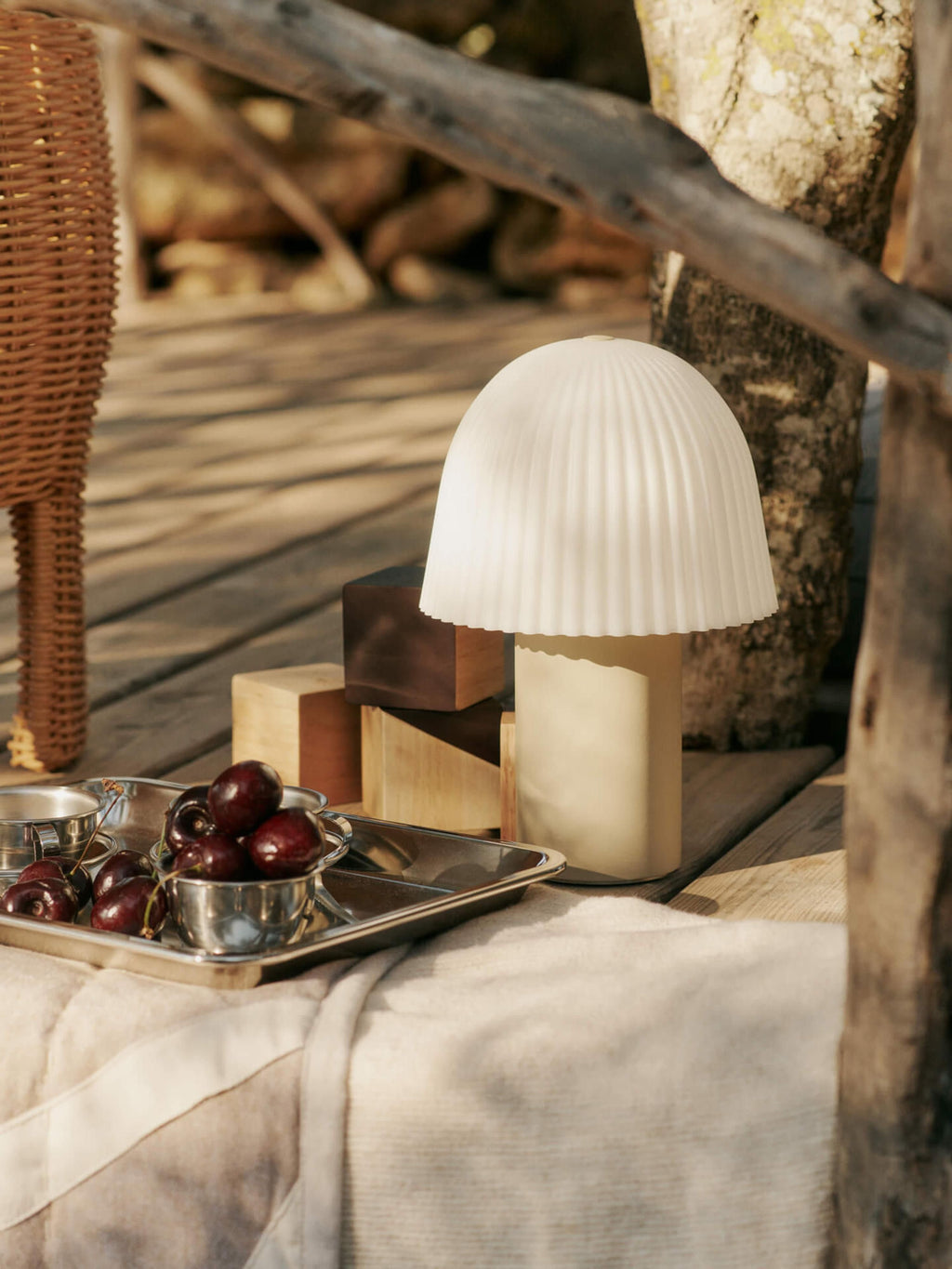 Petite lampe à poser LED mobile Aarne, intensité ajustable - Beige, blanc