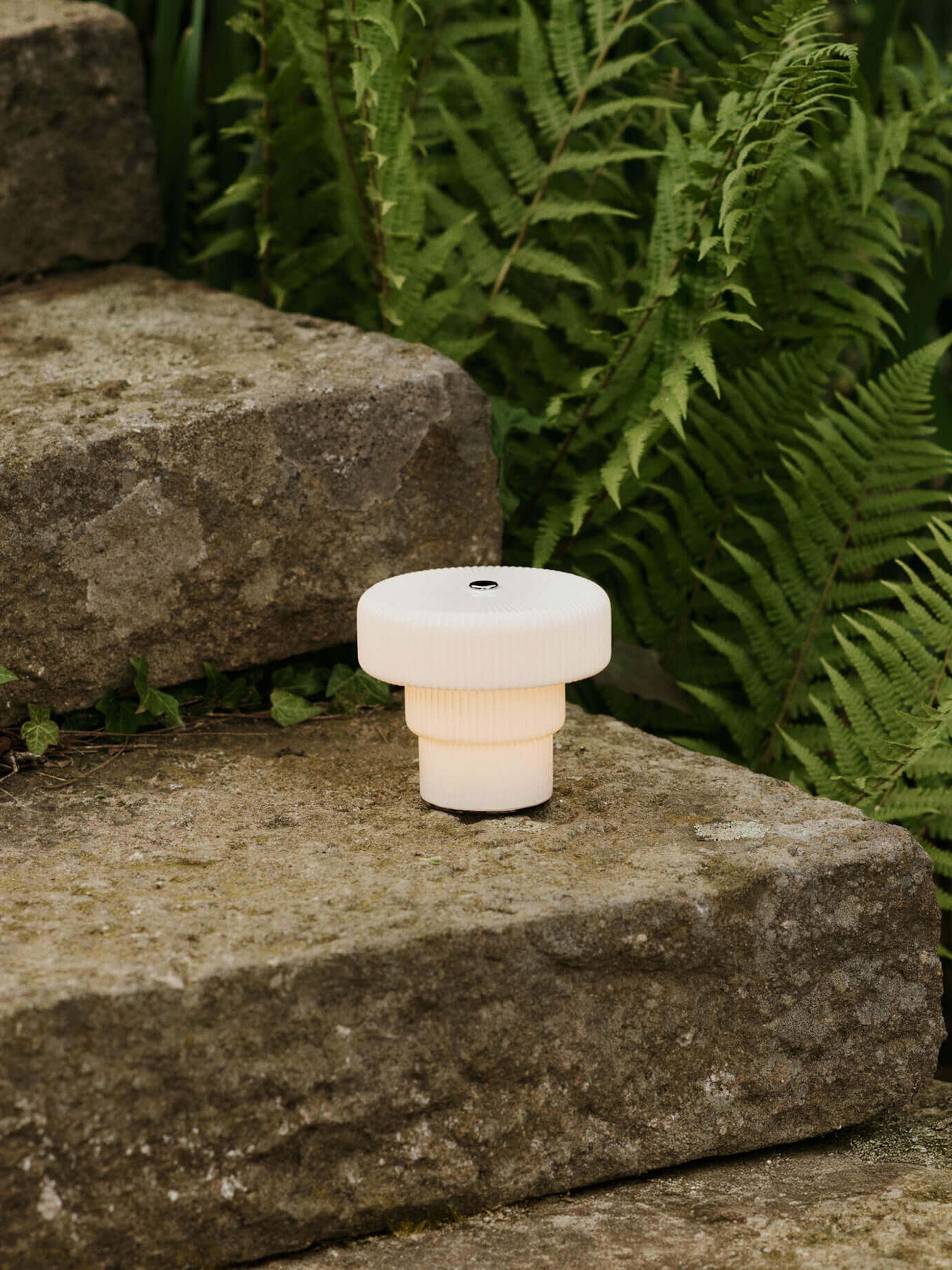 Lampe à poser LED soufflée bouche Jorund, intensité ajustable - Blanc