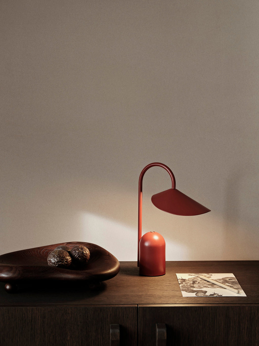 Petite lampe à poser LED mobile Ewan, intensité ajustable - Terracotta