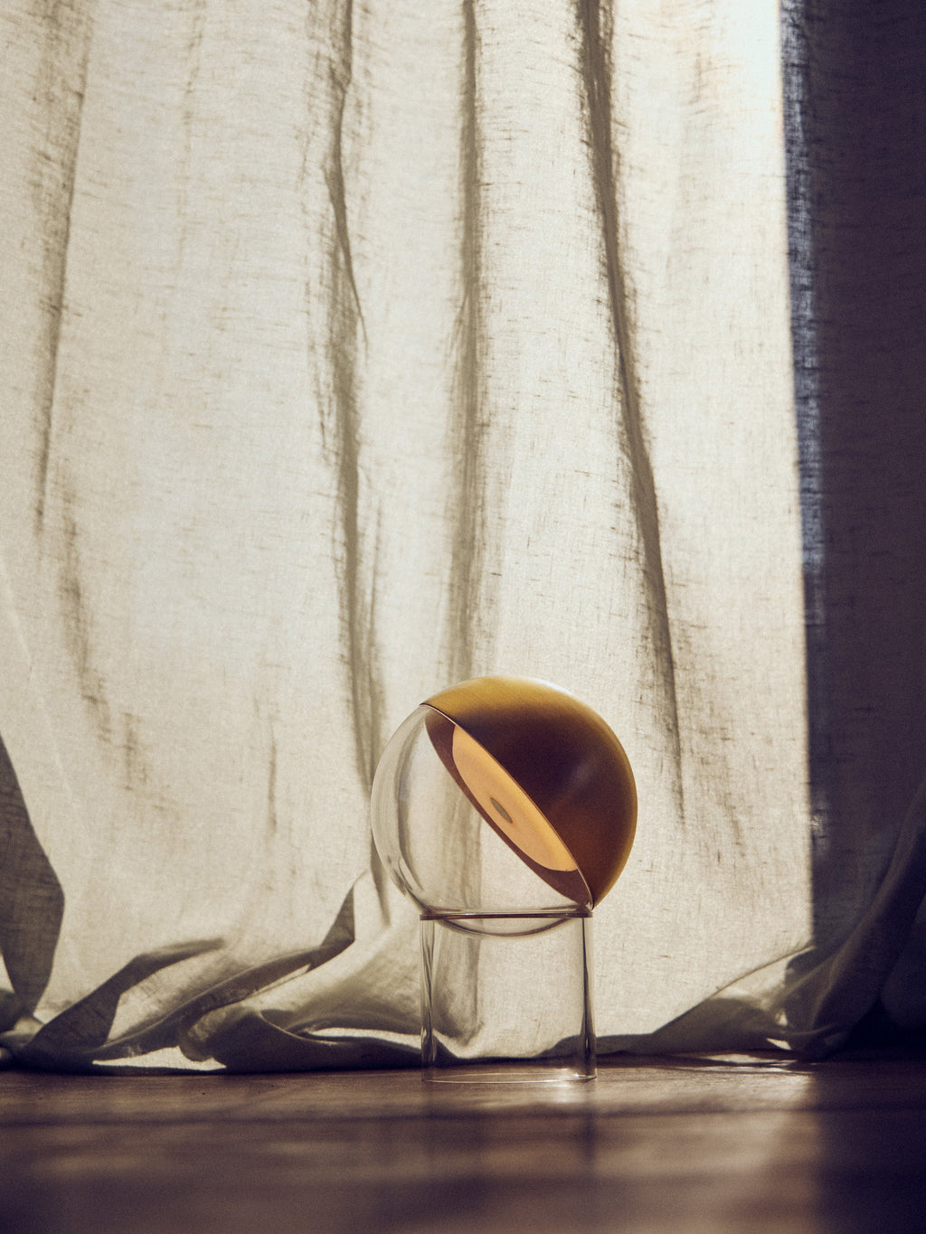 Lampe à poser LED portable Cato, intensité ajustable - Laiton