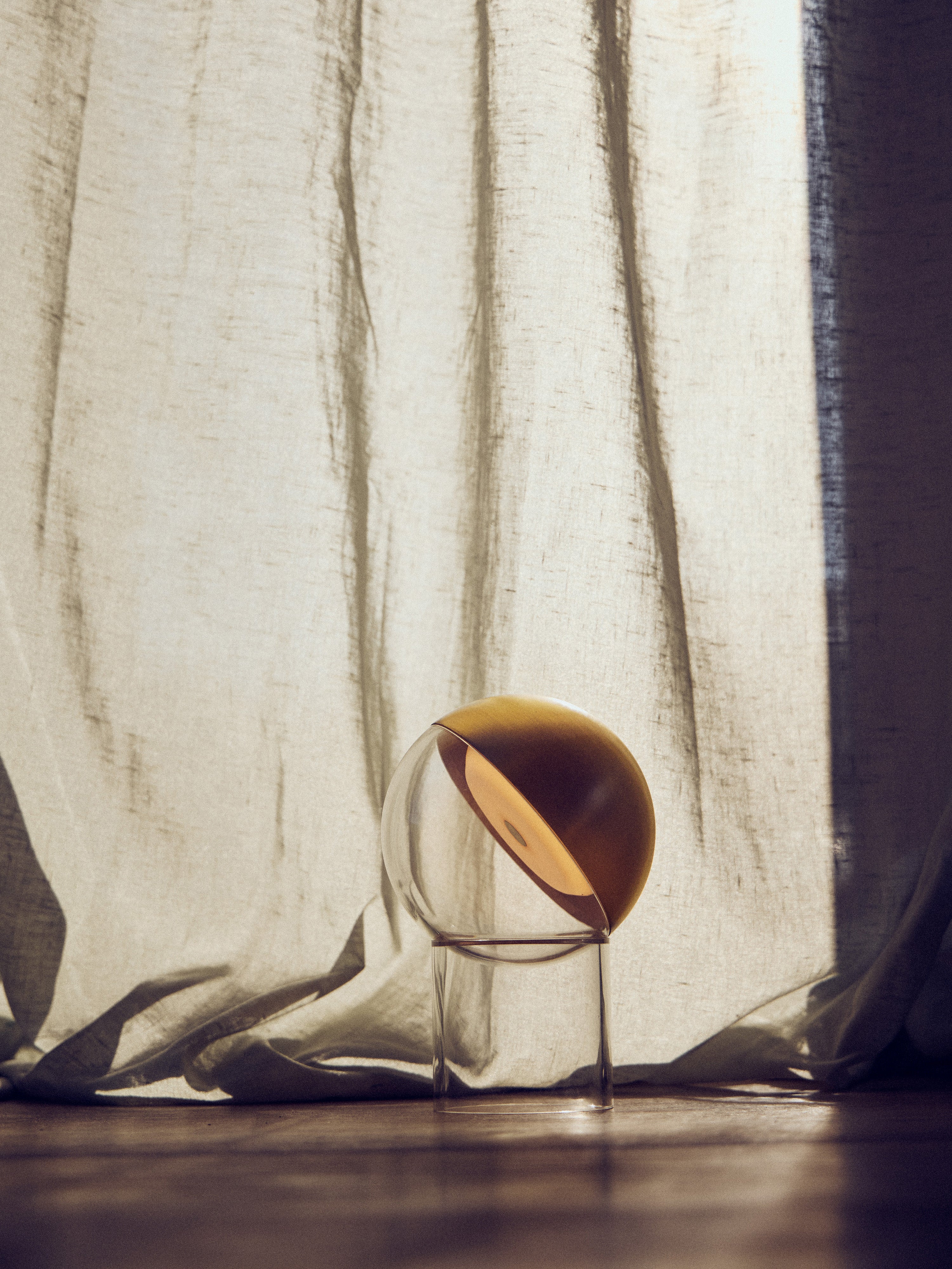 Lampe à poser LED portable Cato, intensité ajustable - Laiton