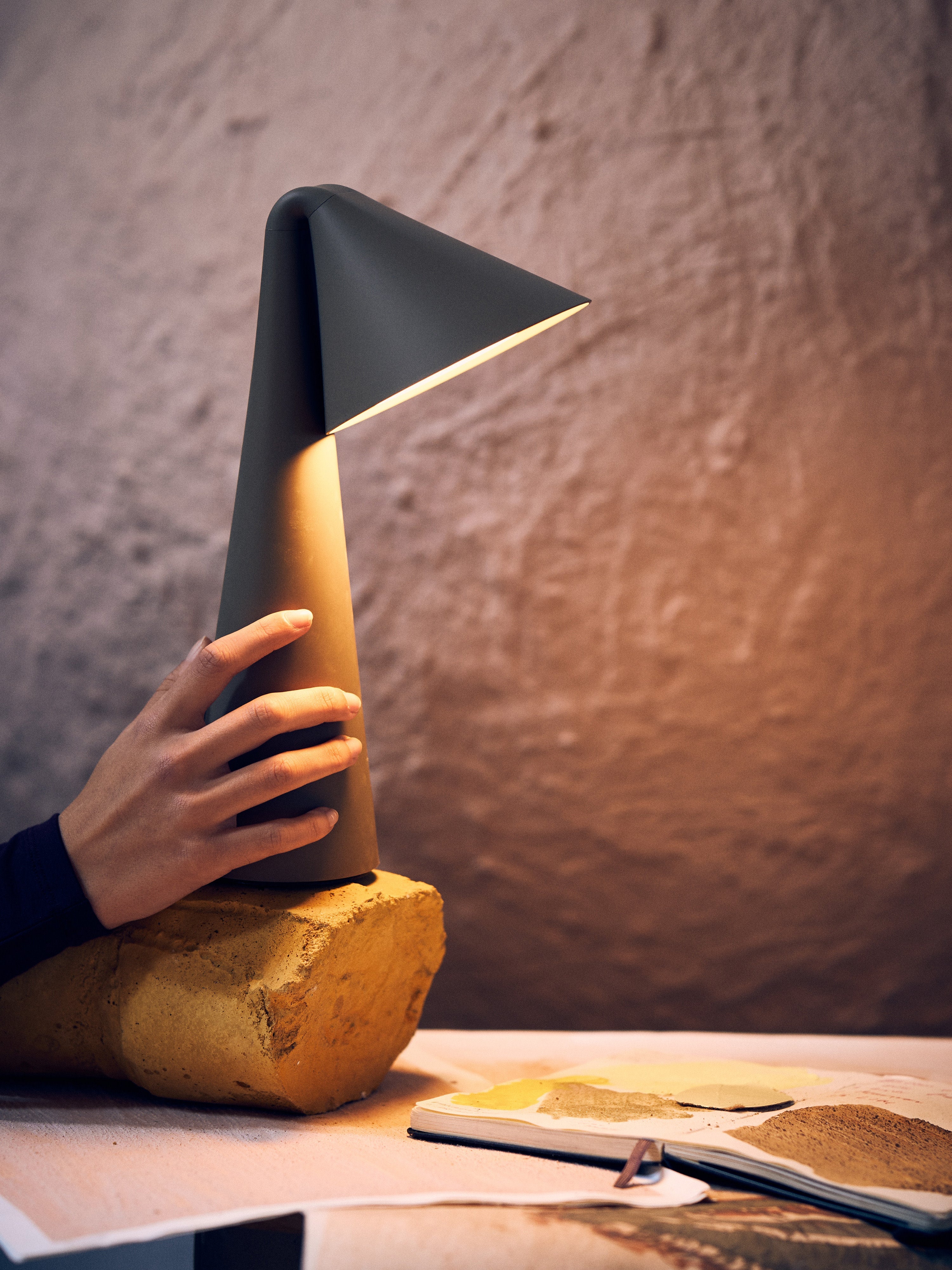 Lampe à poser LED portable Thoralf, intensité ajustable - Vert olive