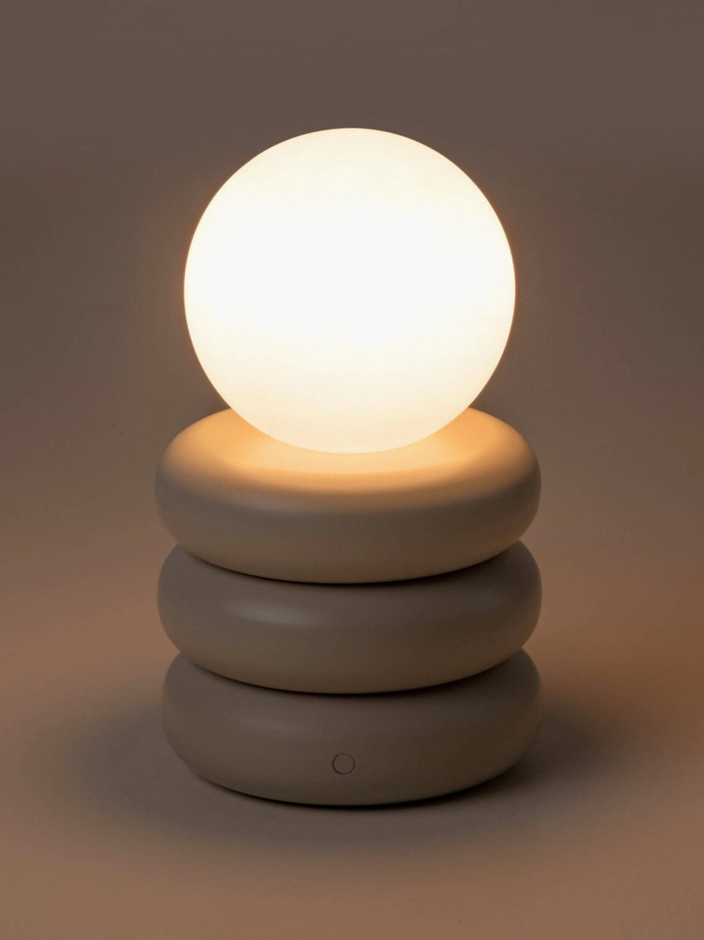 Petite lampe à poser LED portable avec connexion Steren - Beige clair