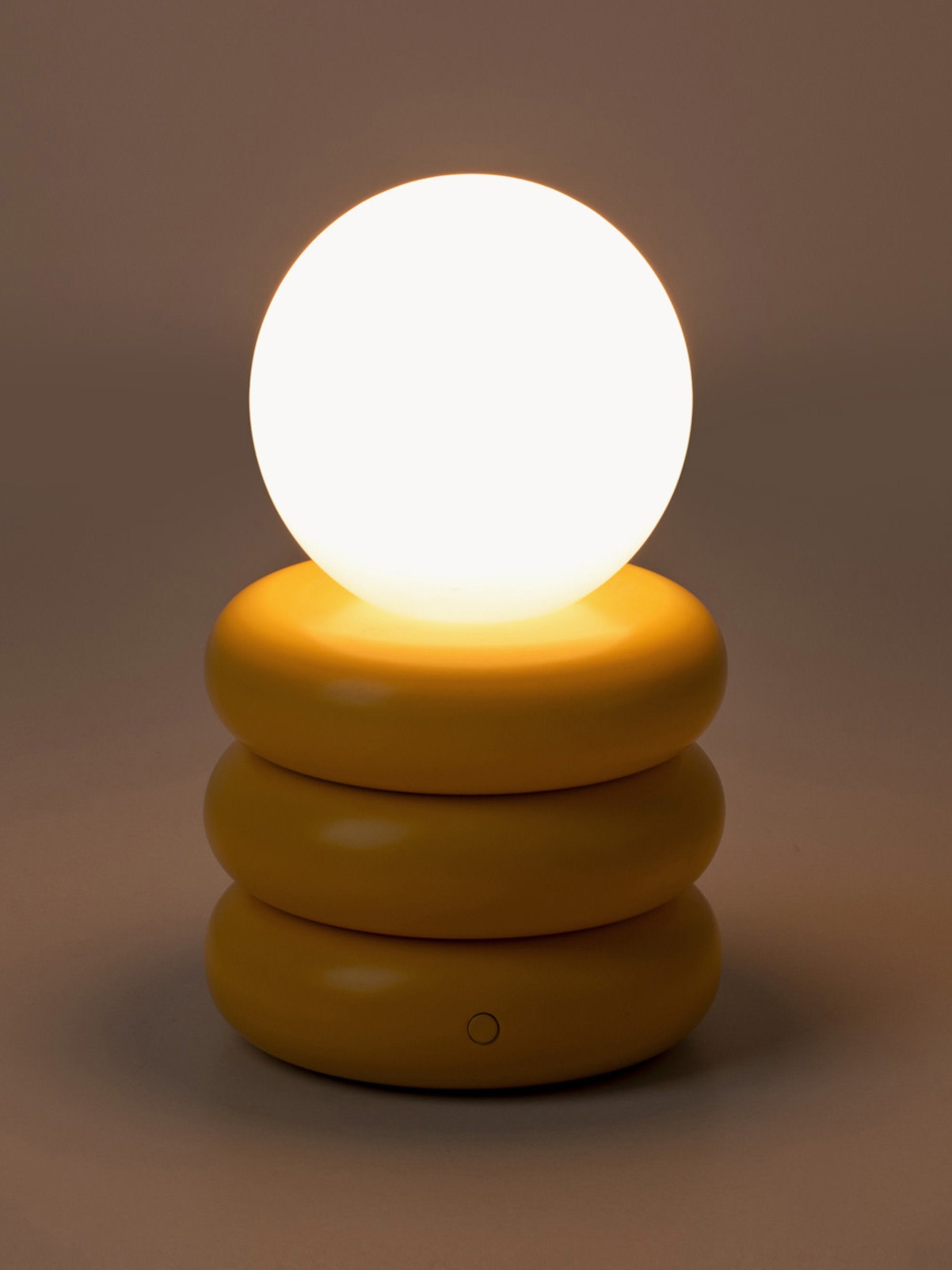 Petite lampe à poser LED portable avec connexion Steren - Jaune soleil