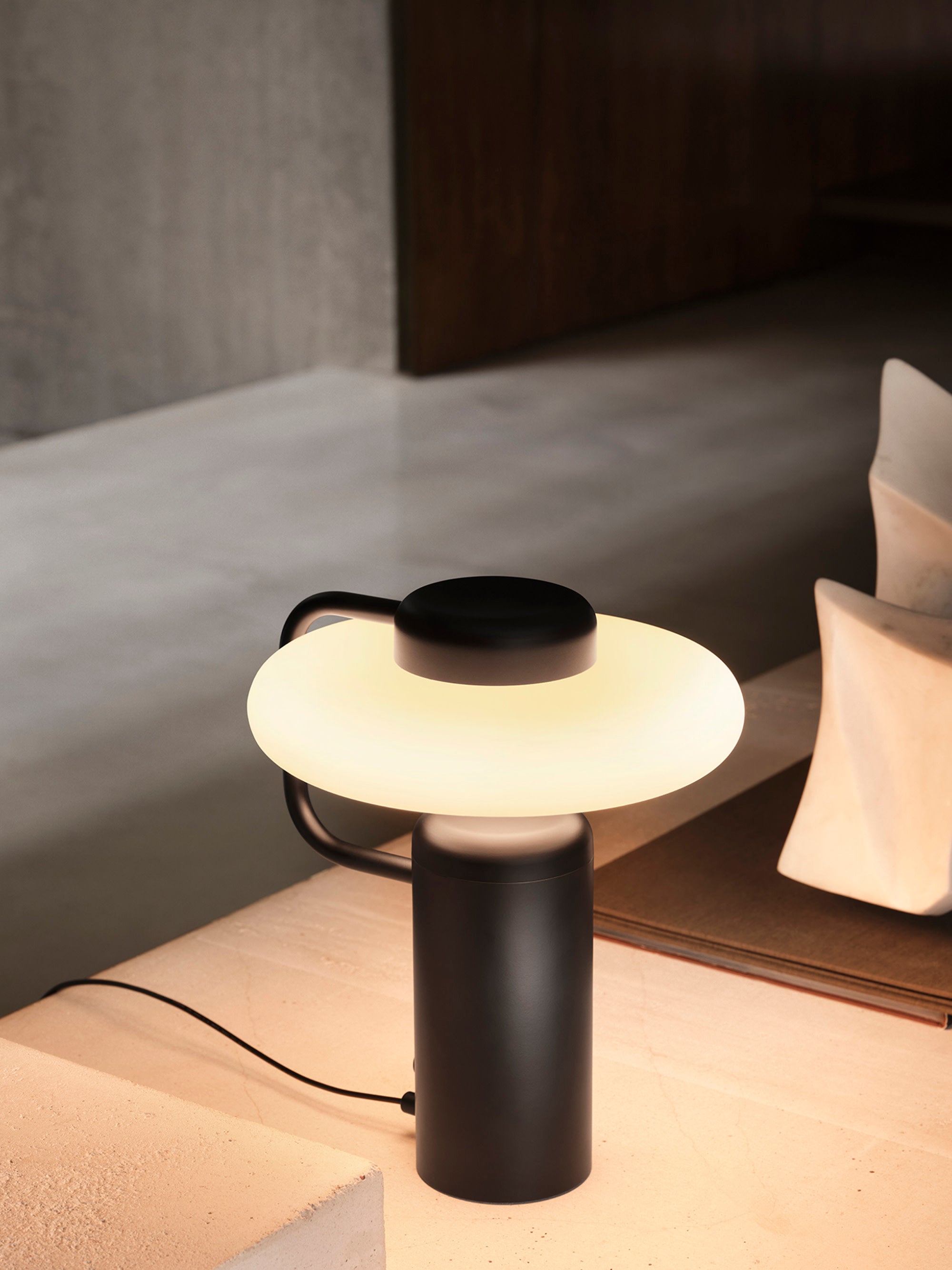 Petite lampe à poser LED Amundi, intensité ajustable - Blanc cassé, noir