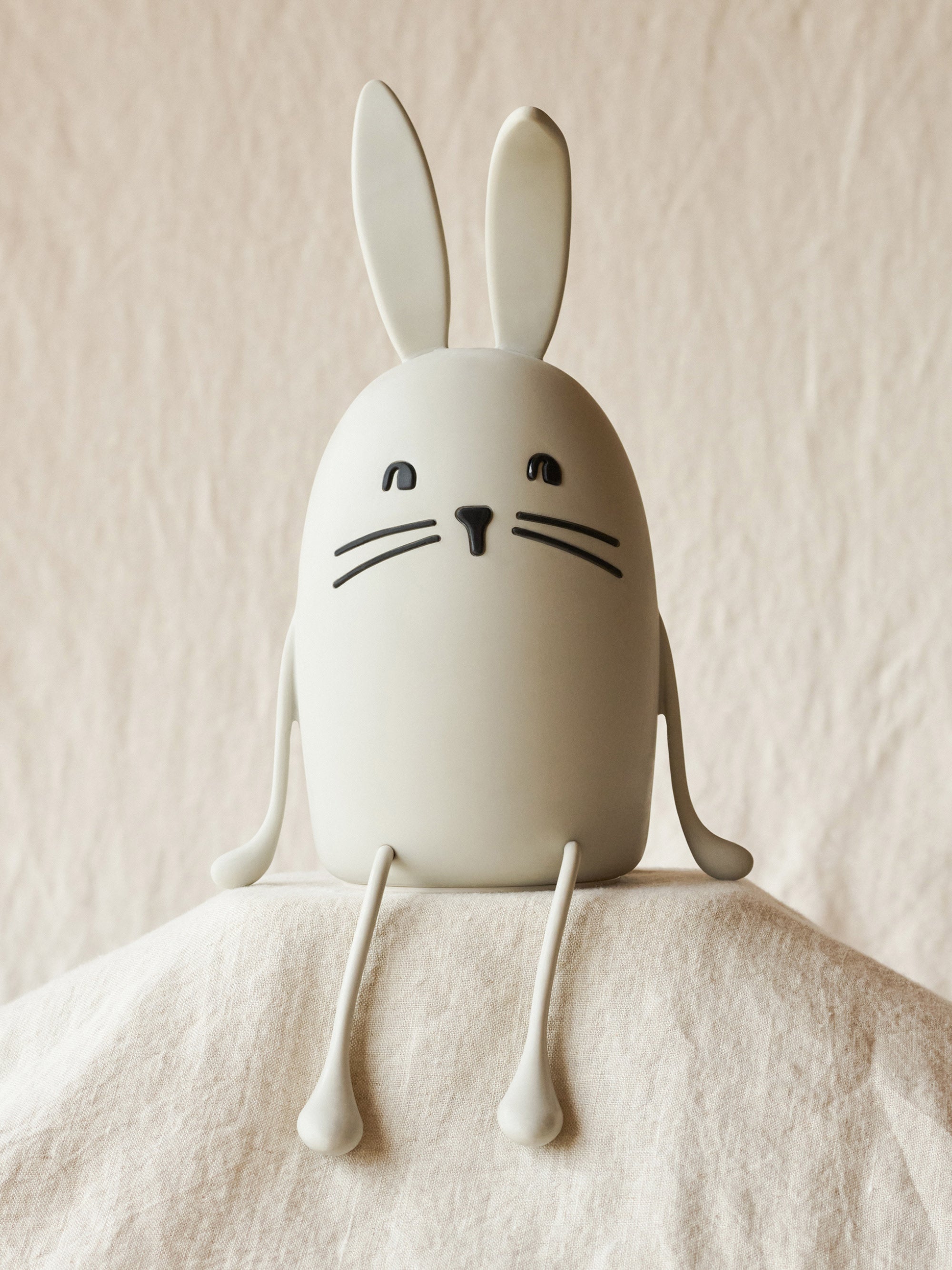 Veilleuse LED en forme de lapin Fromund - Blanc cassé, noir