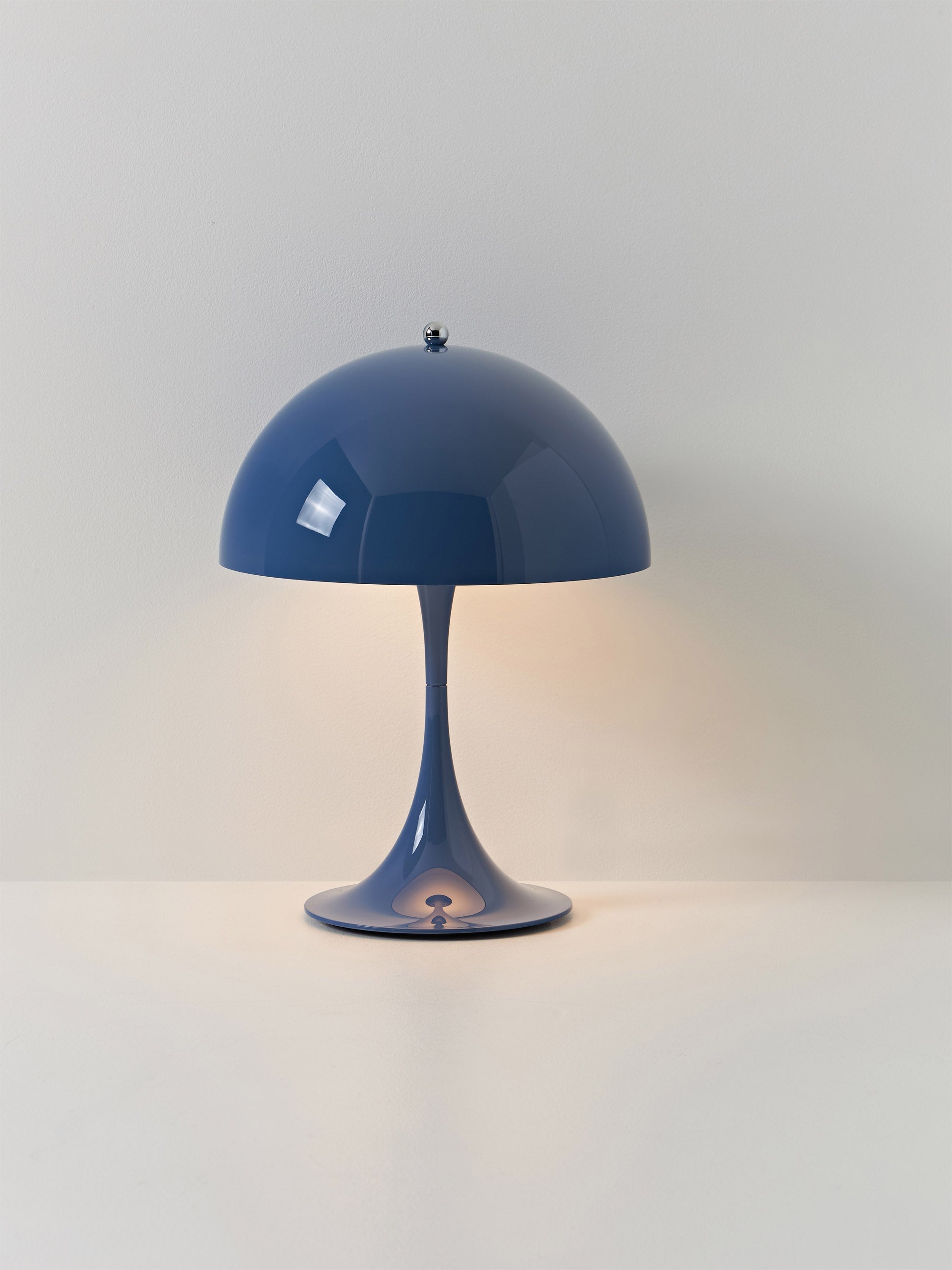 Lampe à poser LED portable à intensité variable Kasper, design Verner Panton - Bleu, plastique