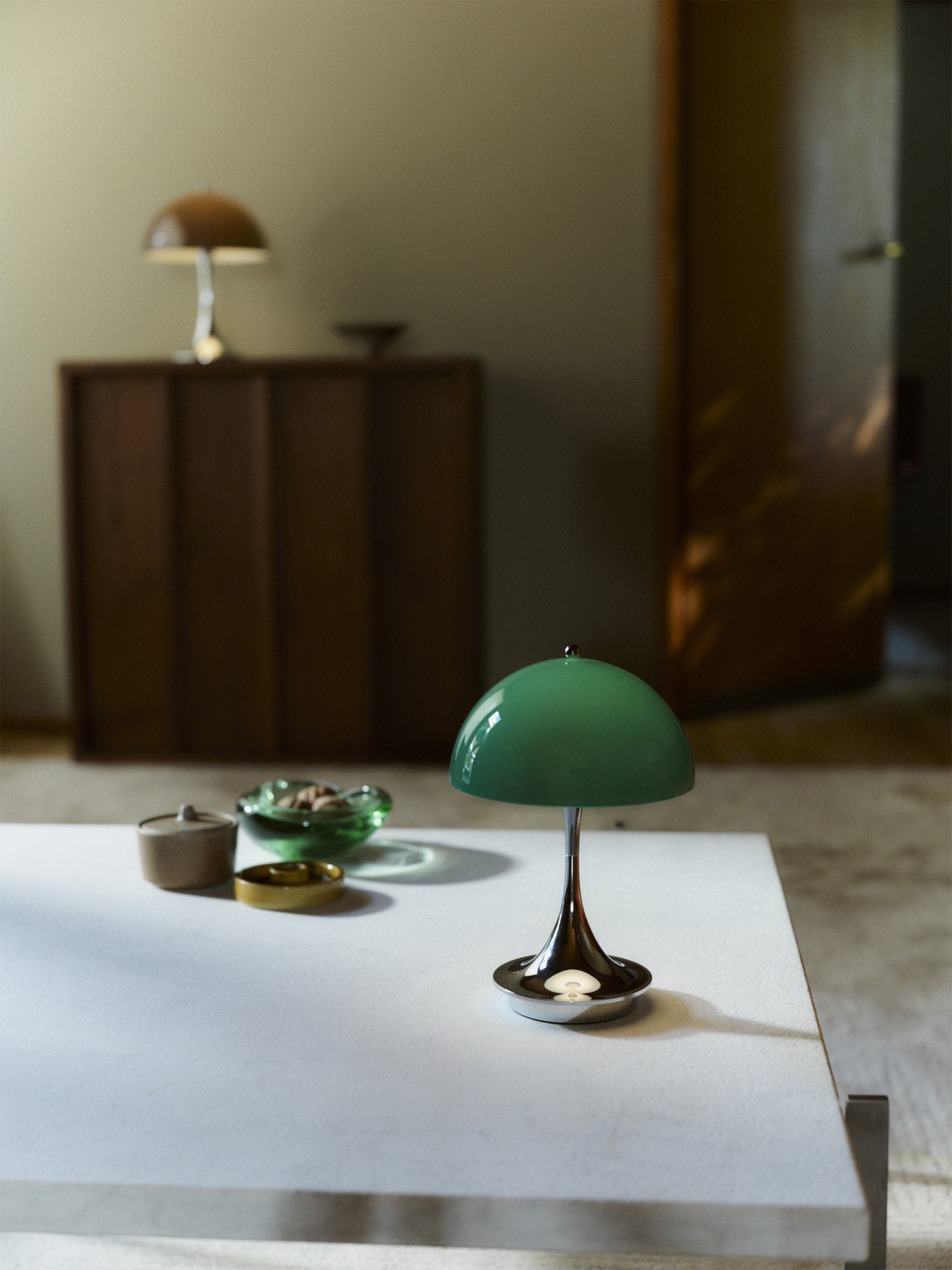 Lampe à poser LED portable à intensité variable Reiulf, design Verner Panton - Vert, argenté