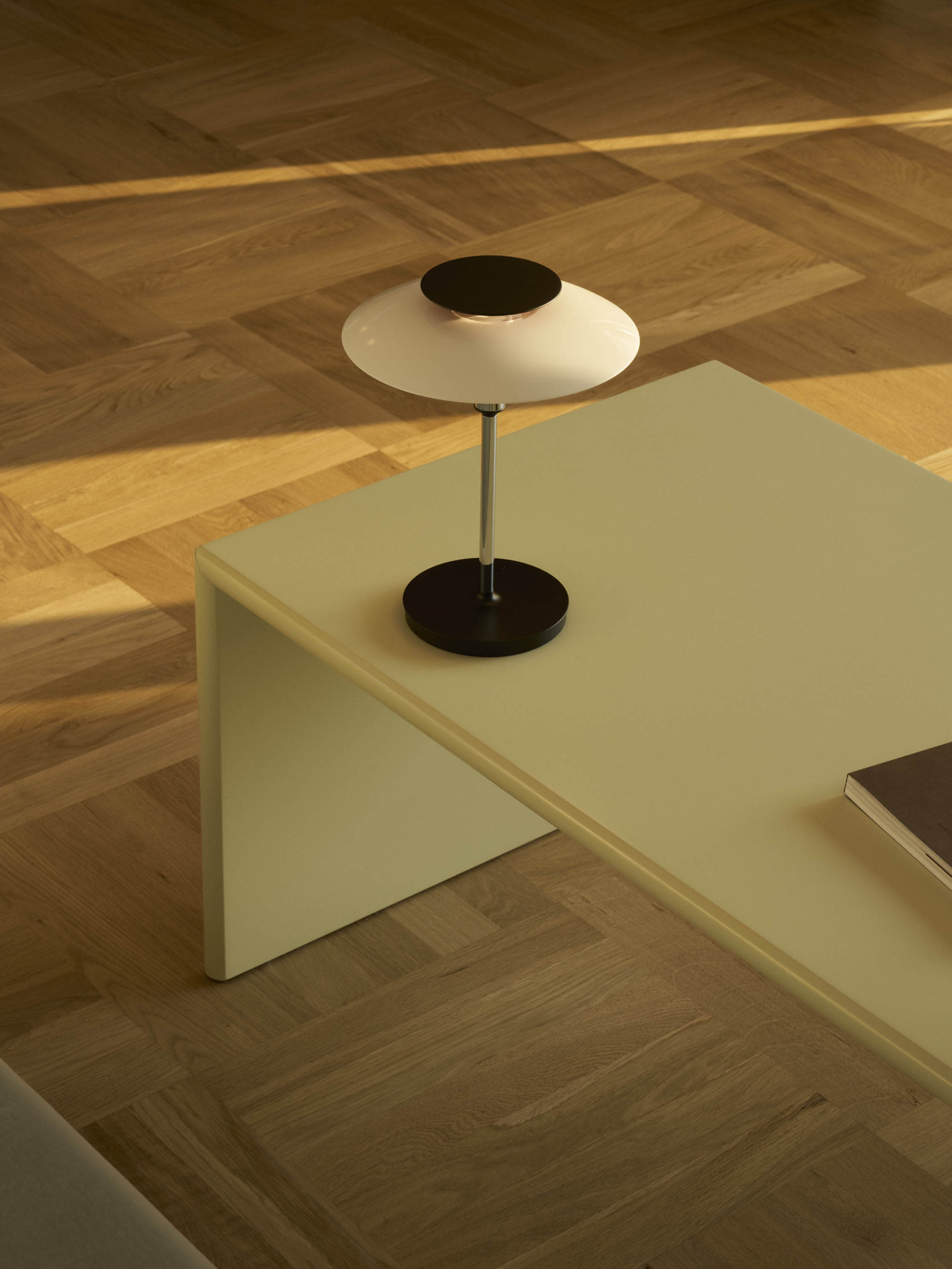 Petite lampe à poser LED portable Banks, intensité ajustable - Blanc, argenté, rouge, noir