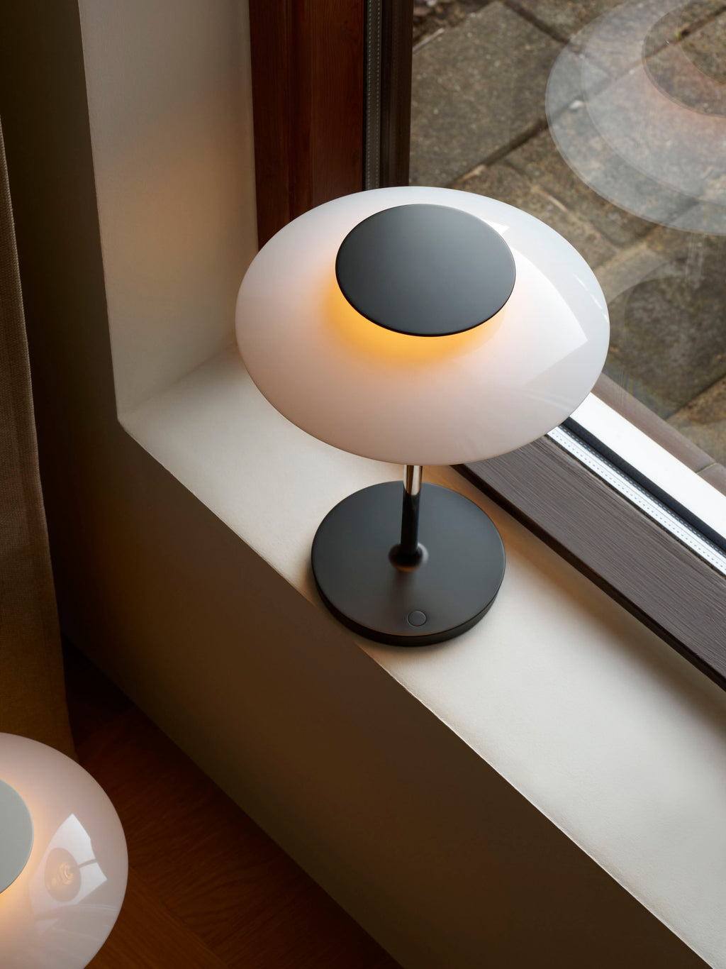 Petite lampe à poser LED portable Banks, intensité ajustable - Blanc, argenté, rouge, noir