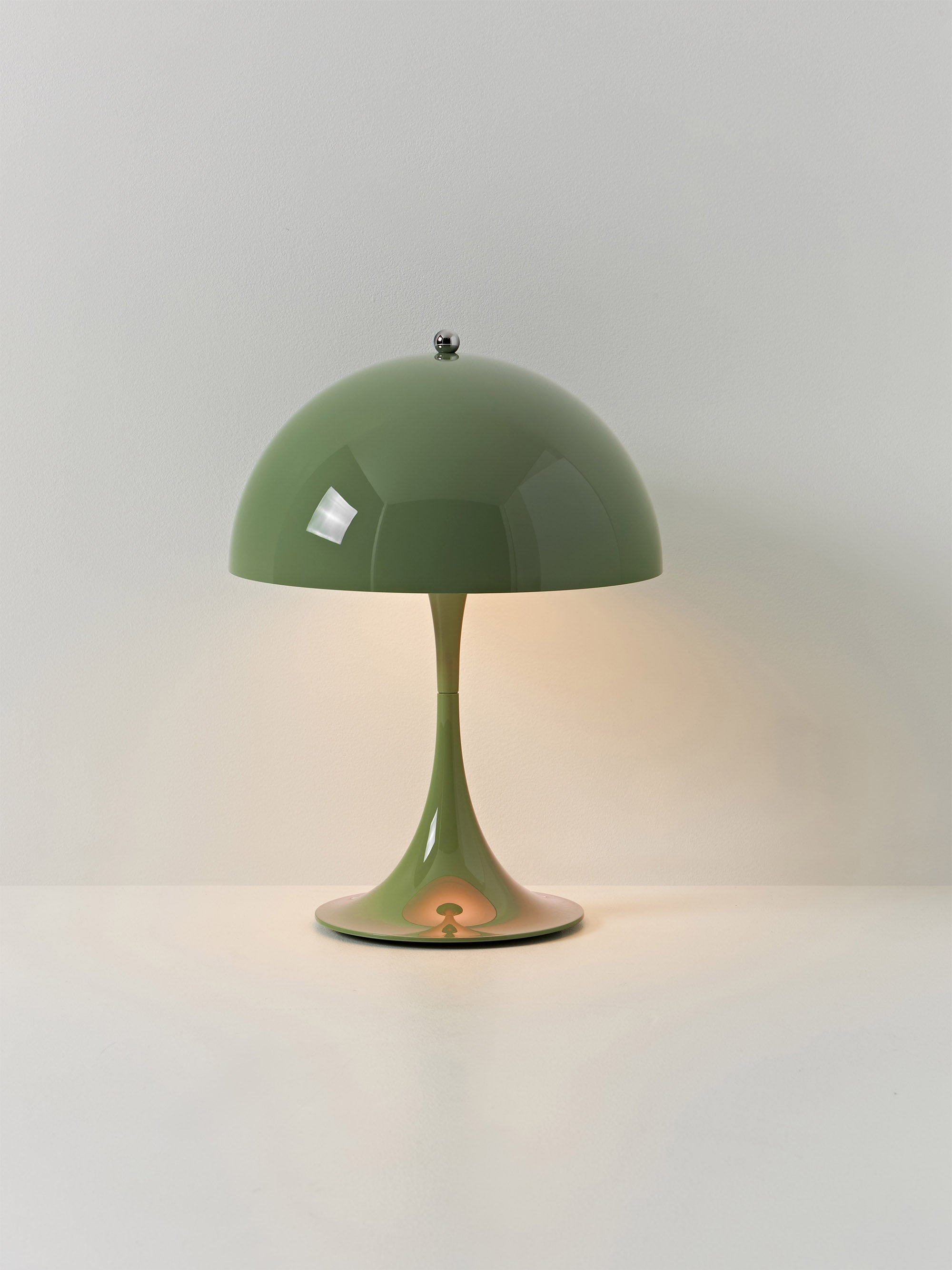 Lampe à poser LED portable à intensité variable Kasper, design Verner Panton - Vert clair