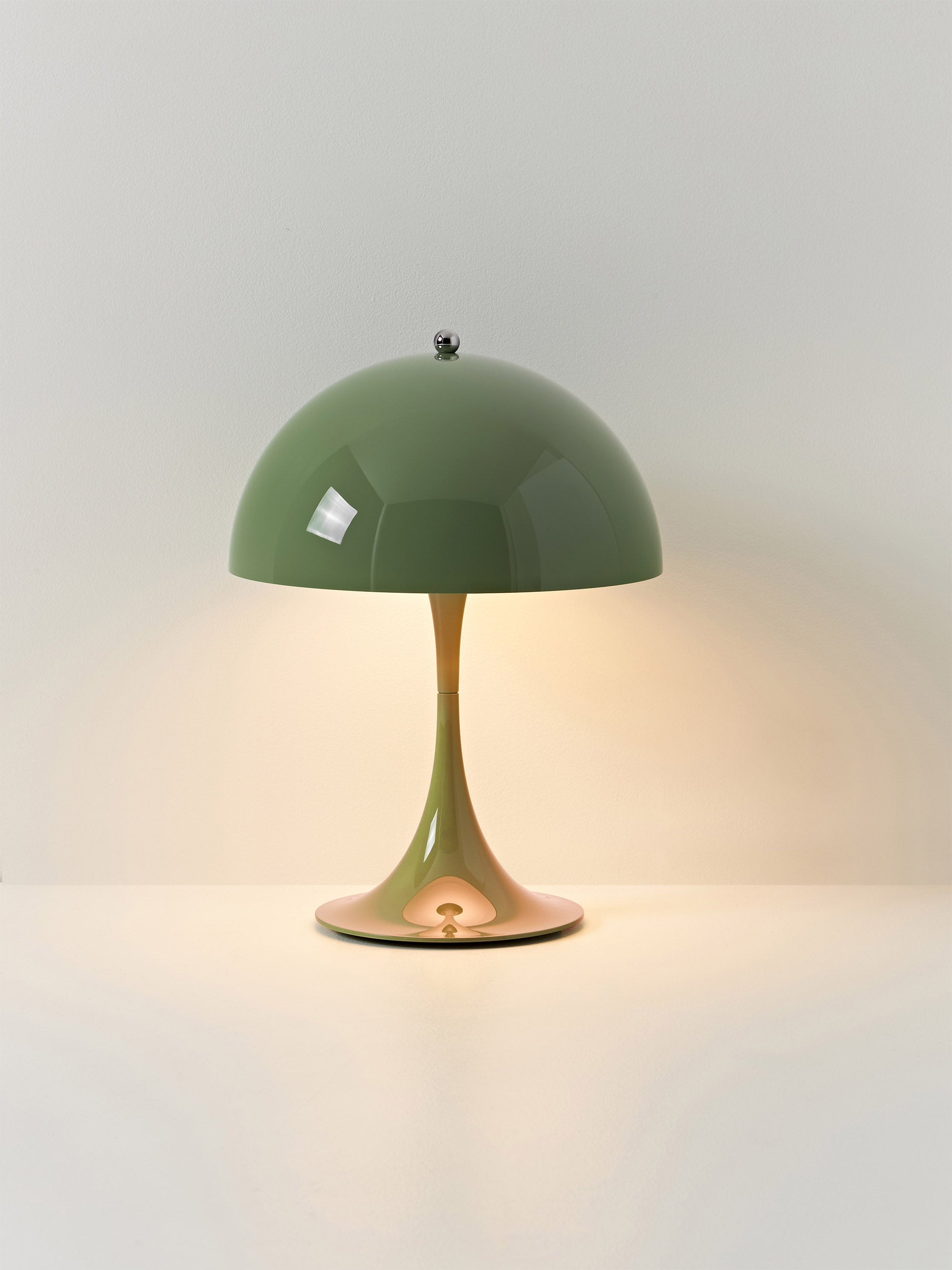 Lampe à poser LED portable à intensité variable Kasper, design Verner Panton - Vert clair