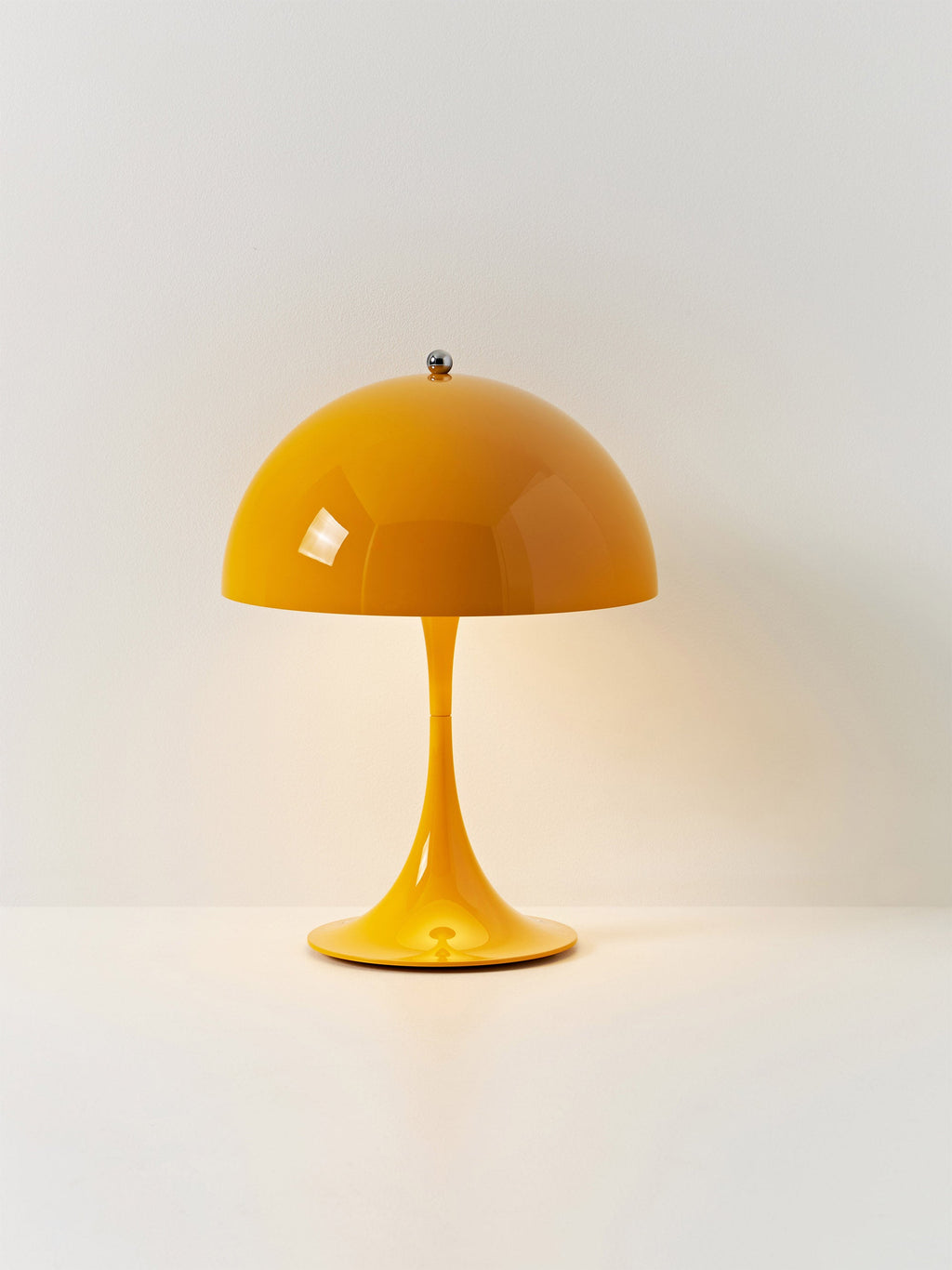 Lampe à poser LED portable à intensité variable Kasper, design Verner Panton - Plastique jaune soleil