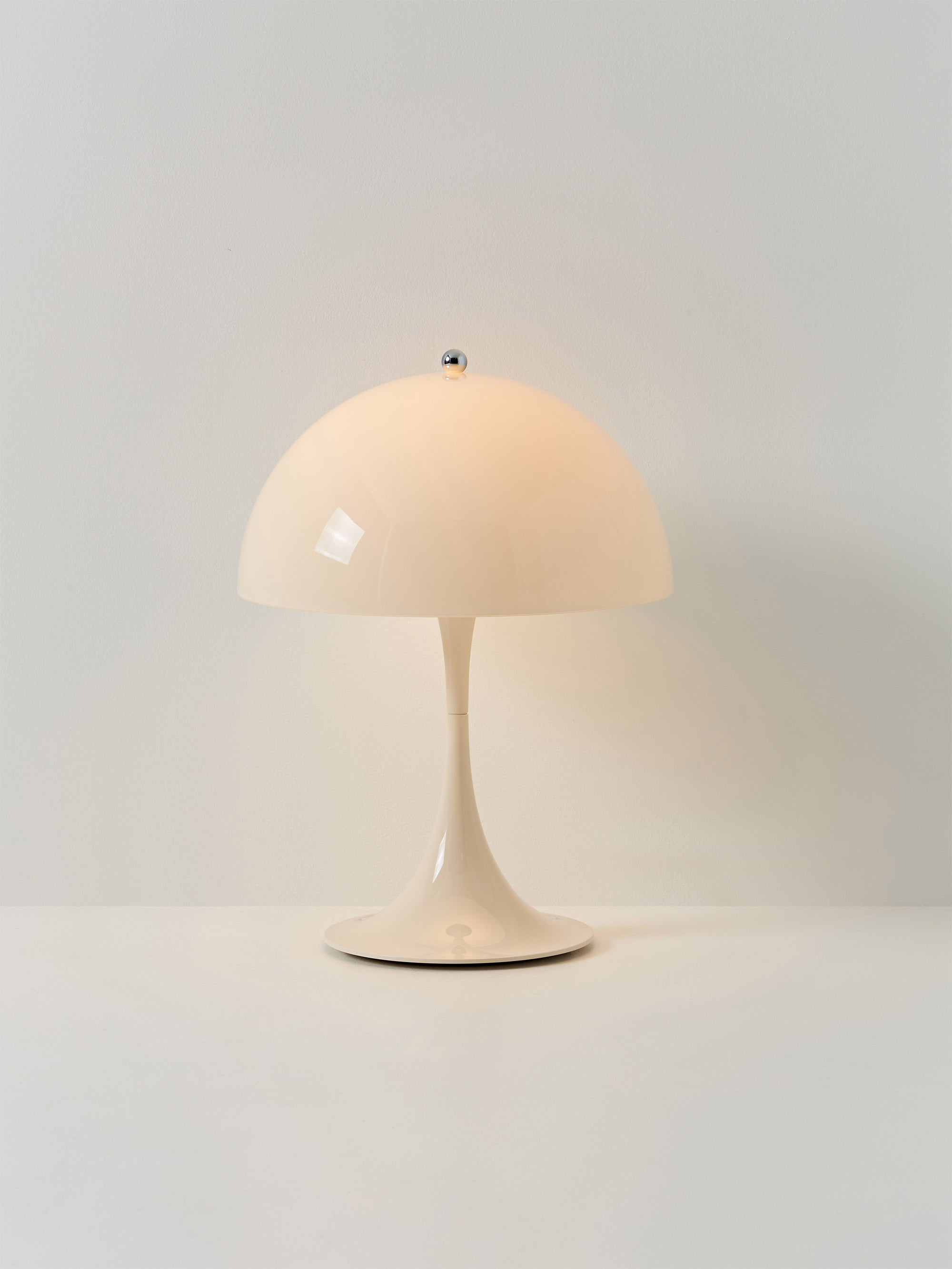 Lampe à poser LED portable à intensité variable Kasper, design Verner Panton - Verre acrylique beige clair