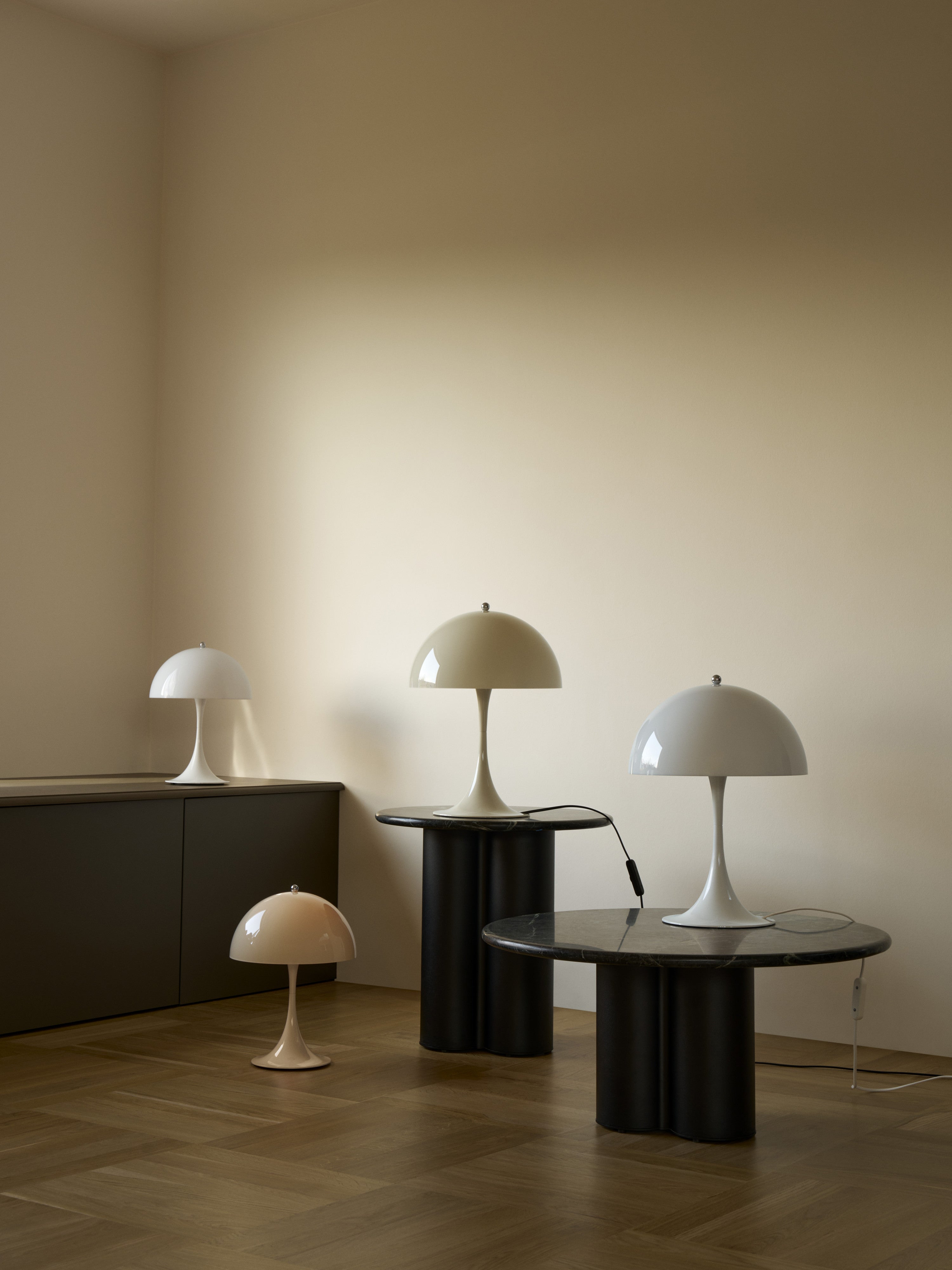 Lampe à poser LED portable à intensité variable Kasper, design Verner Panton - Verre acrylique beige clair